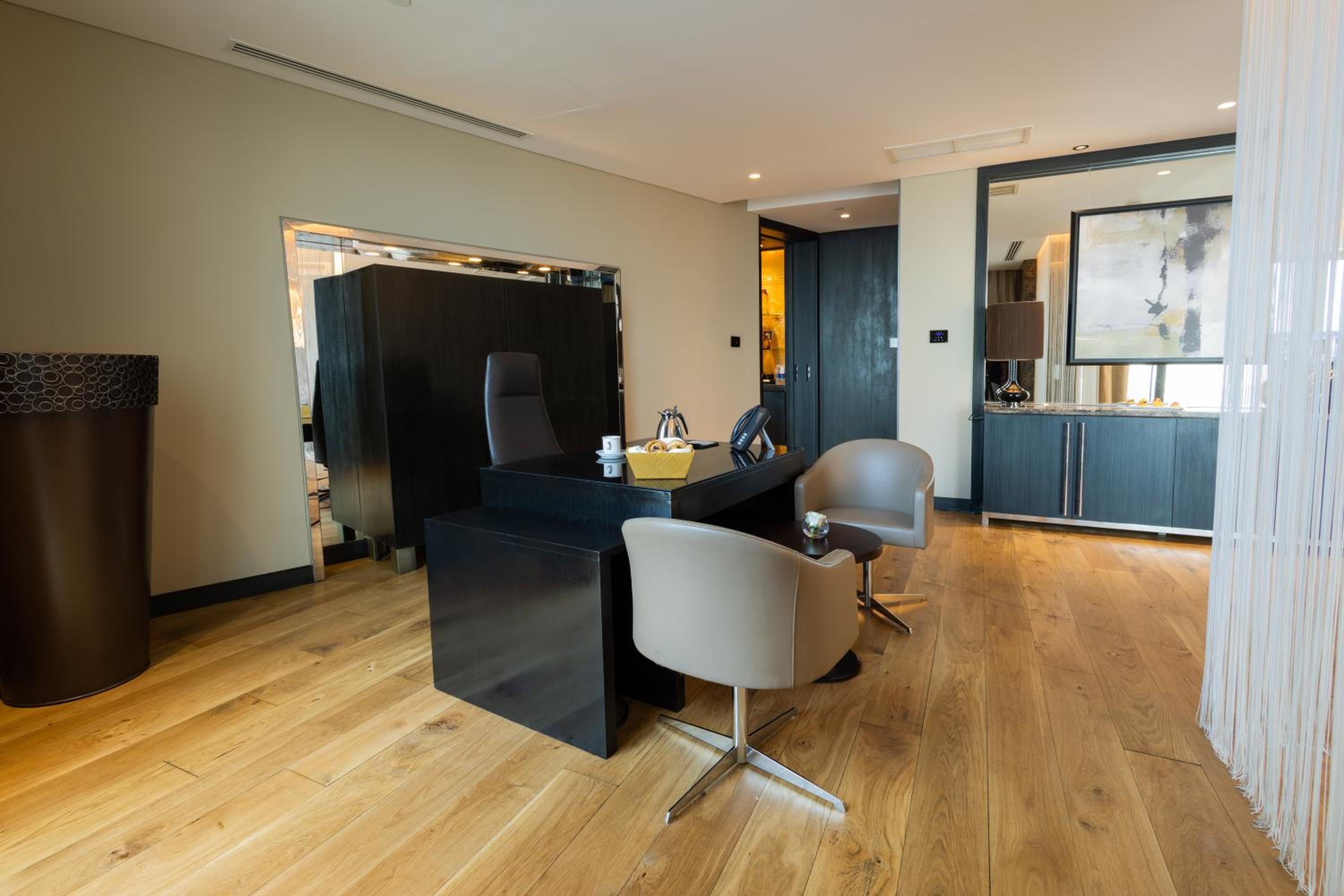 Crown Suite Boulevard View photo 2
