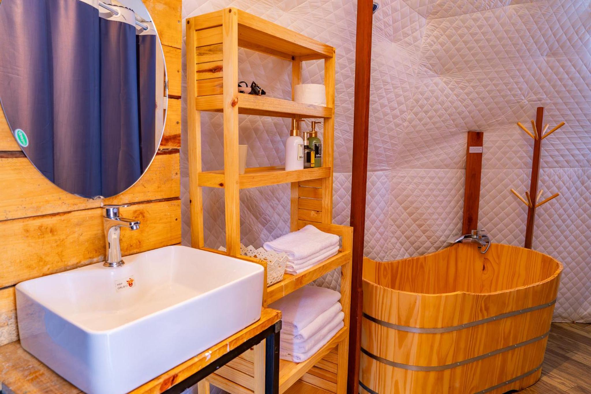 Quadruple Room with Private Bathroom - Photo 16