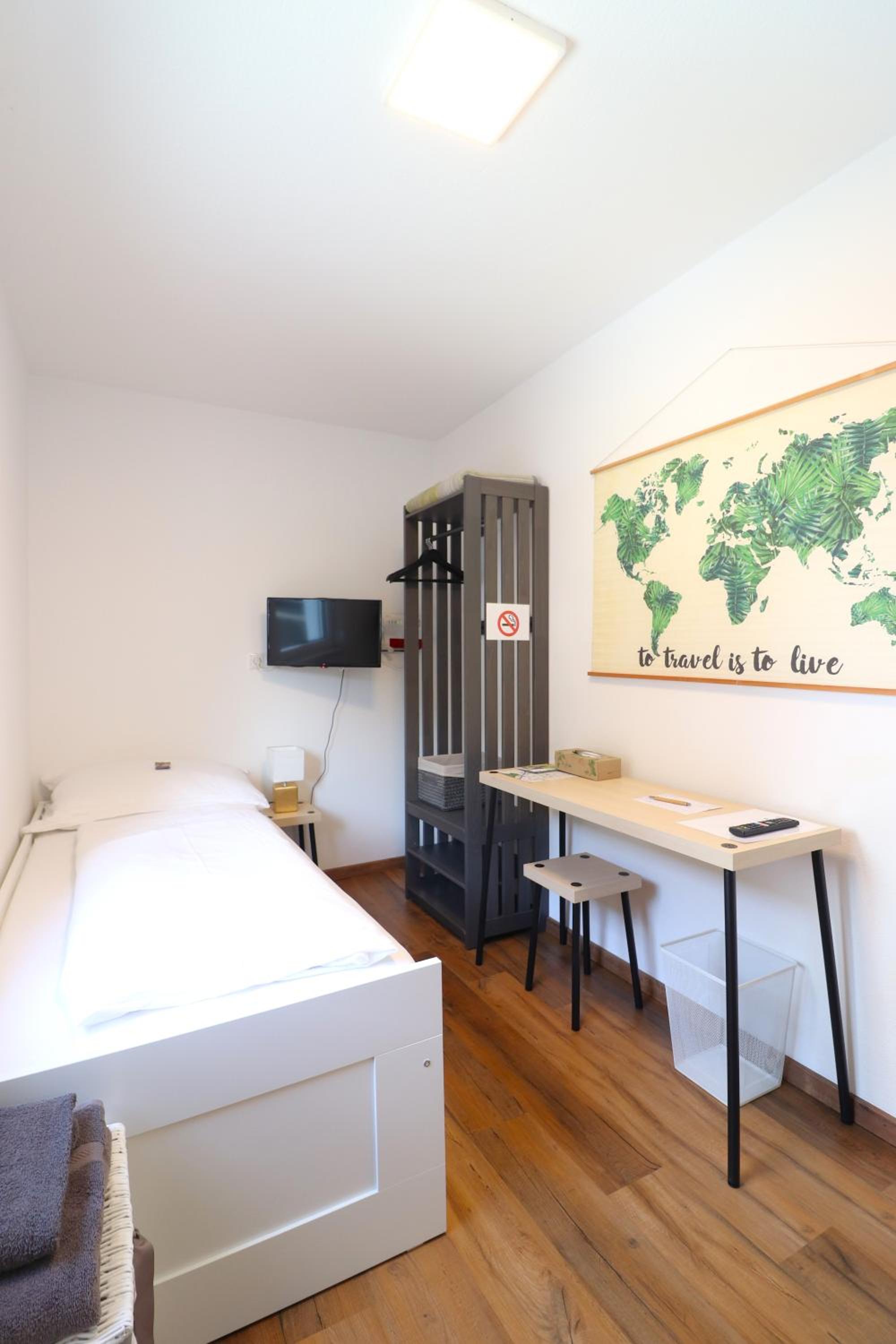 One-Bedroom Apartment photo 1