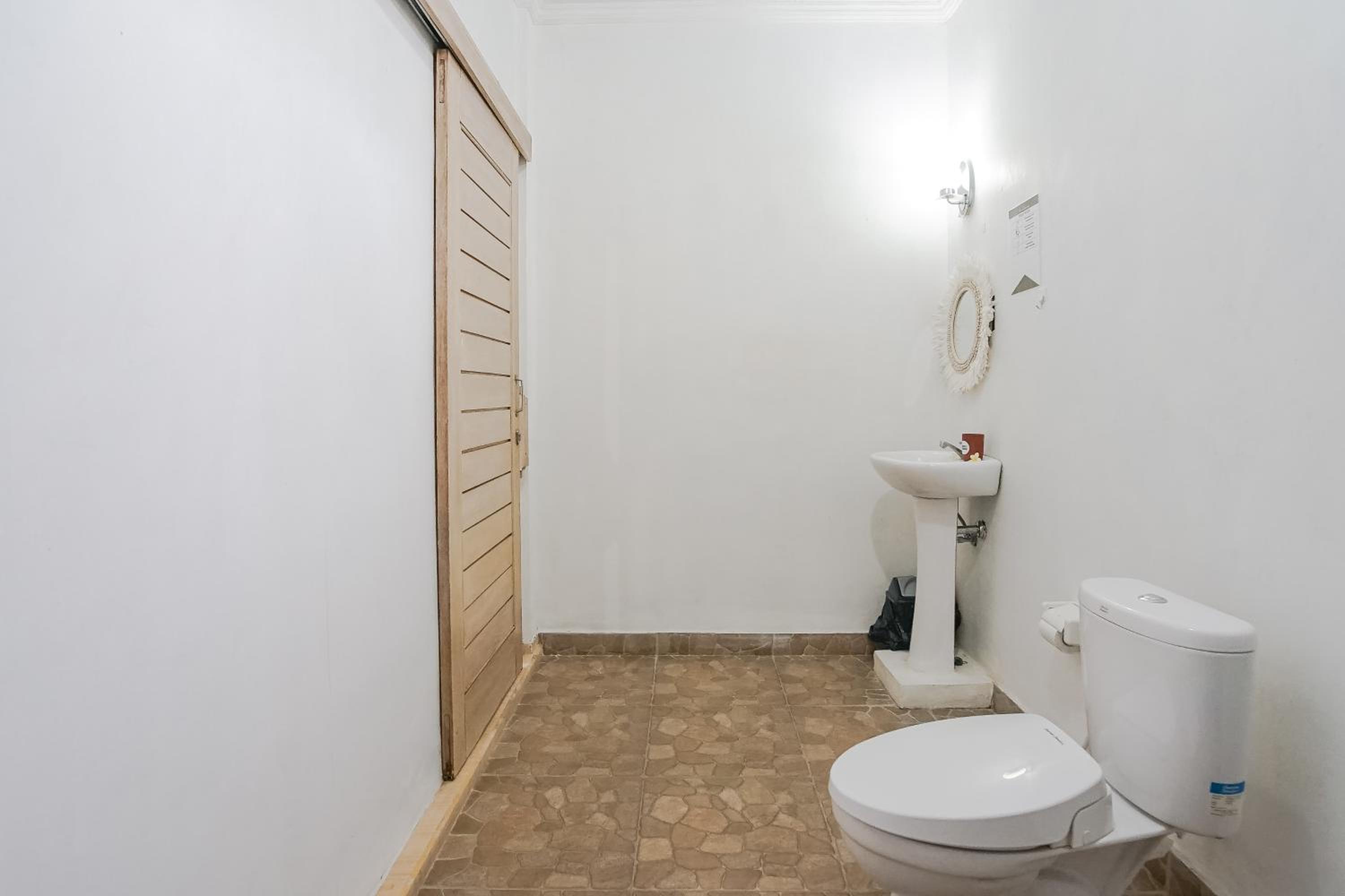 Deluxe Double Room - Photo 13