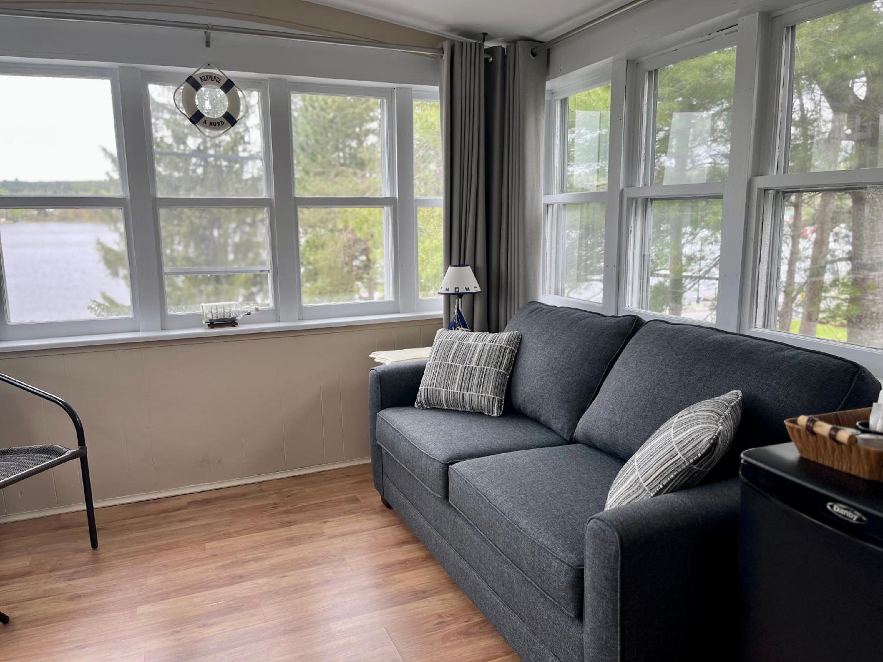 Double Room with Lake View - Photo 2