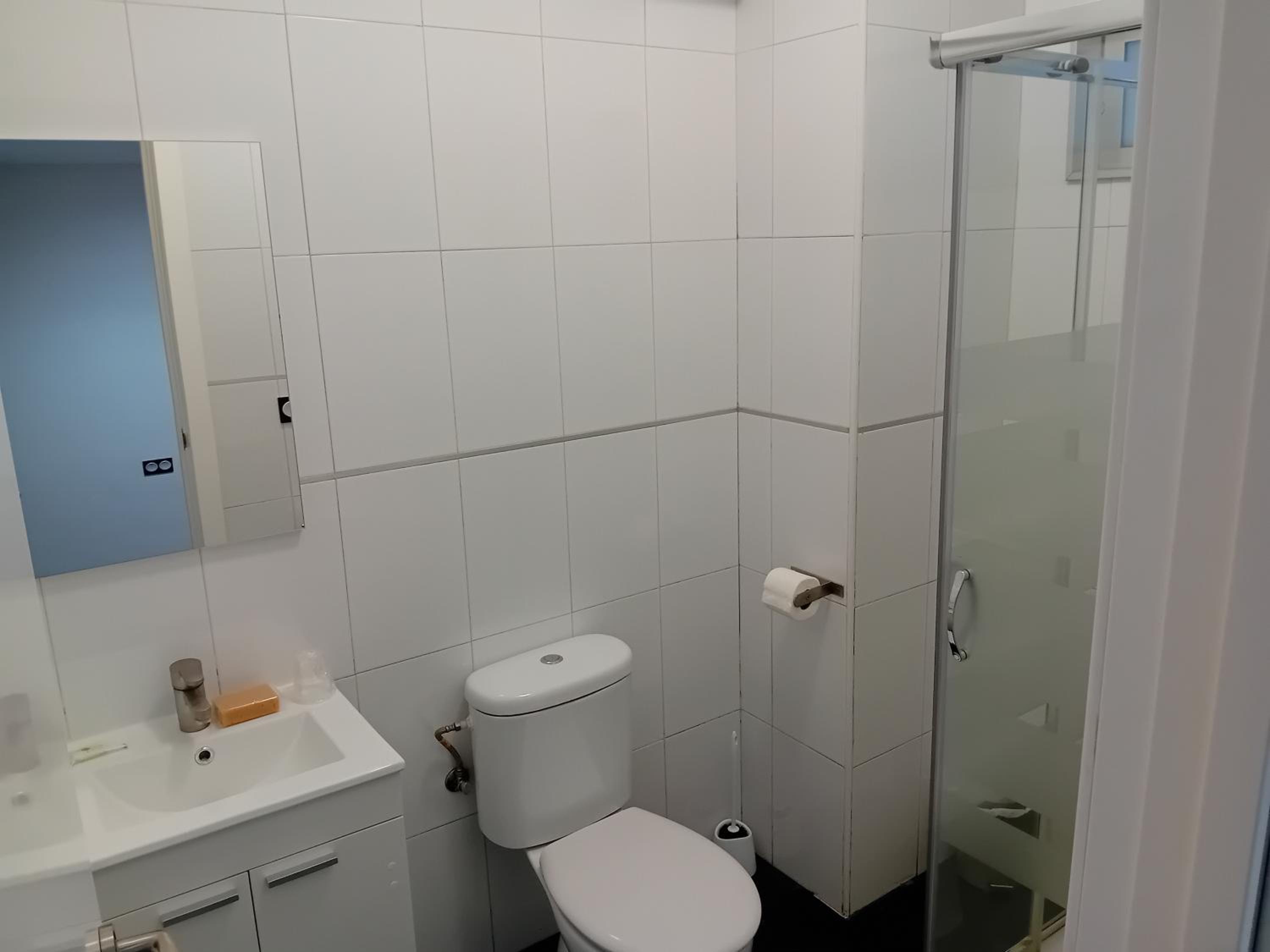 Apartment with Shower photo 3