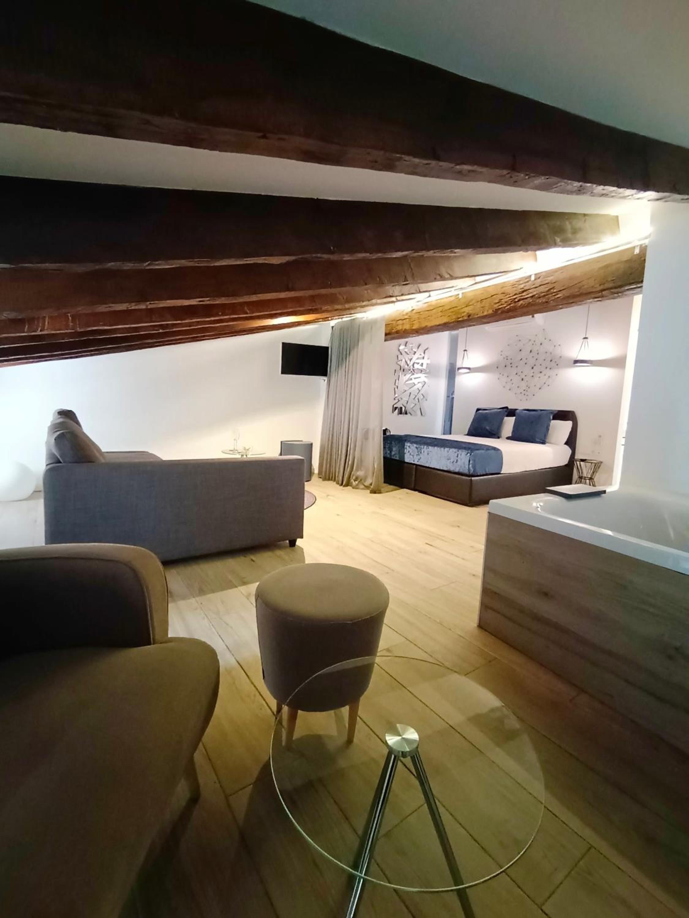 Suite Junior con bañera de hidromasaje y terraza privada