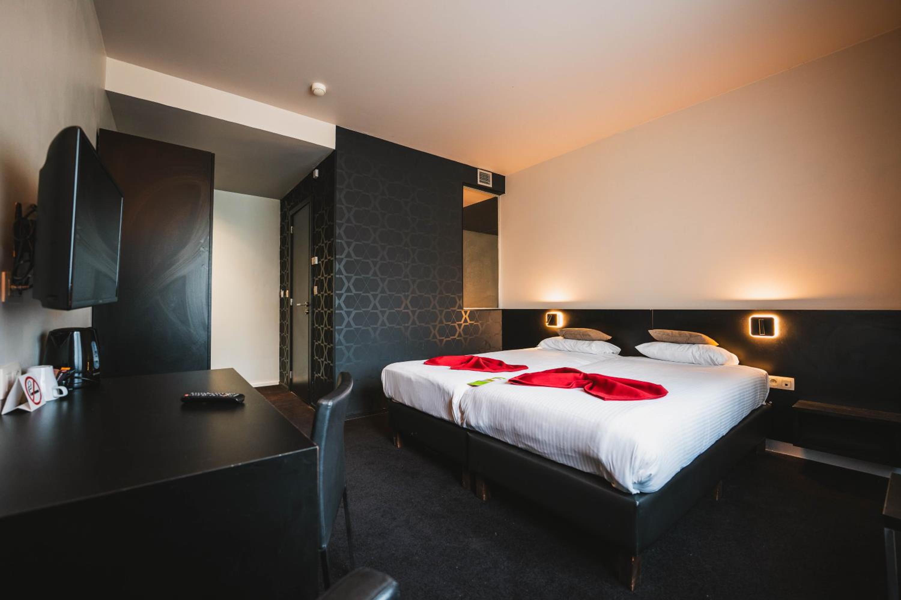 Twin Room - Photo 4