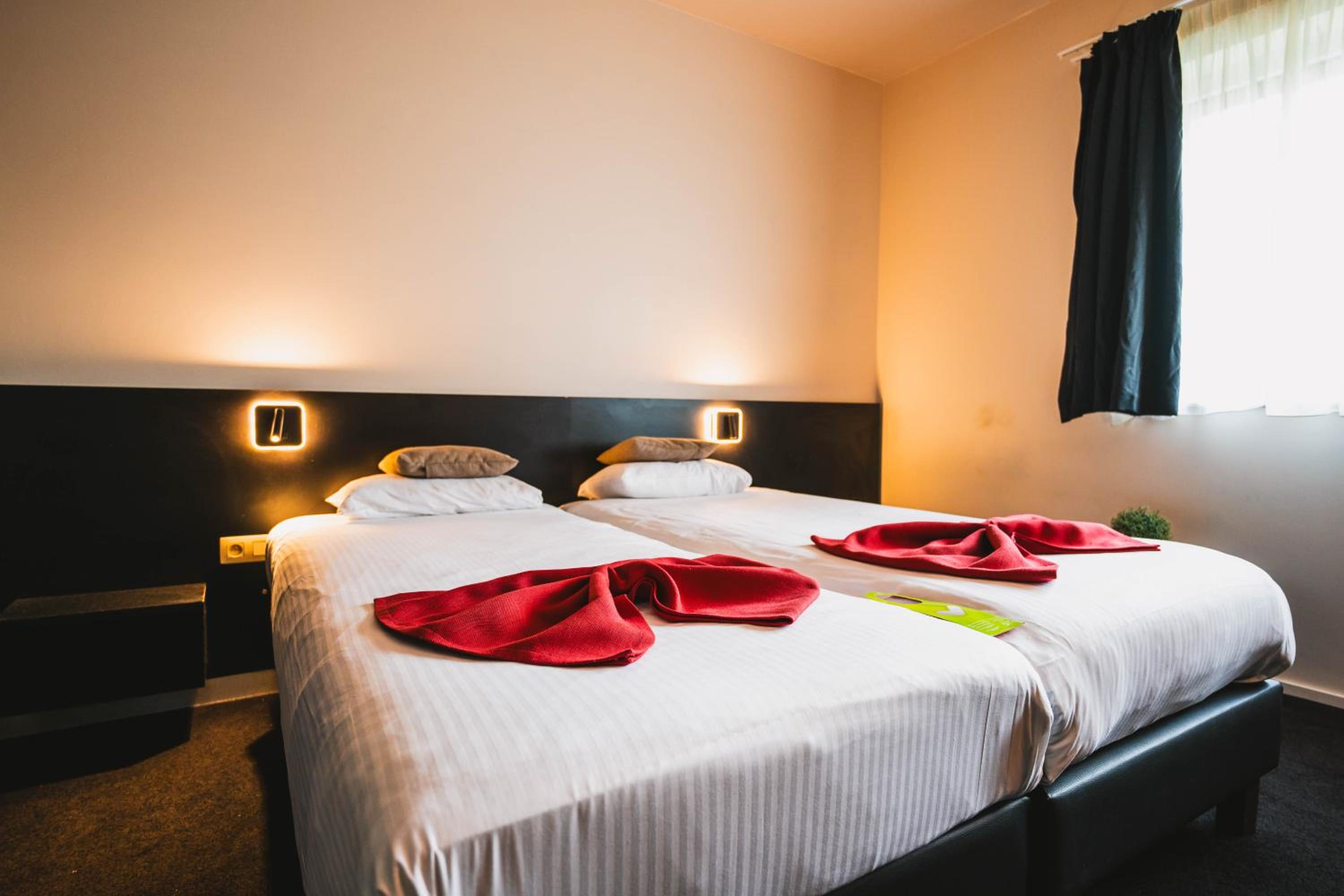 Twin Room - Photo 1