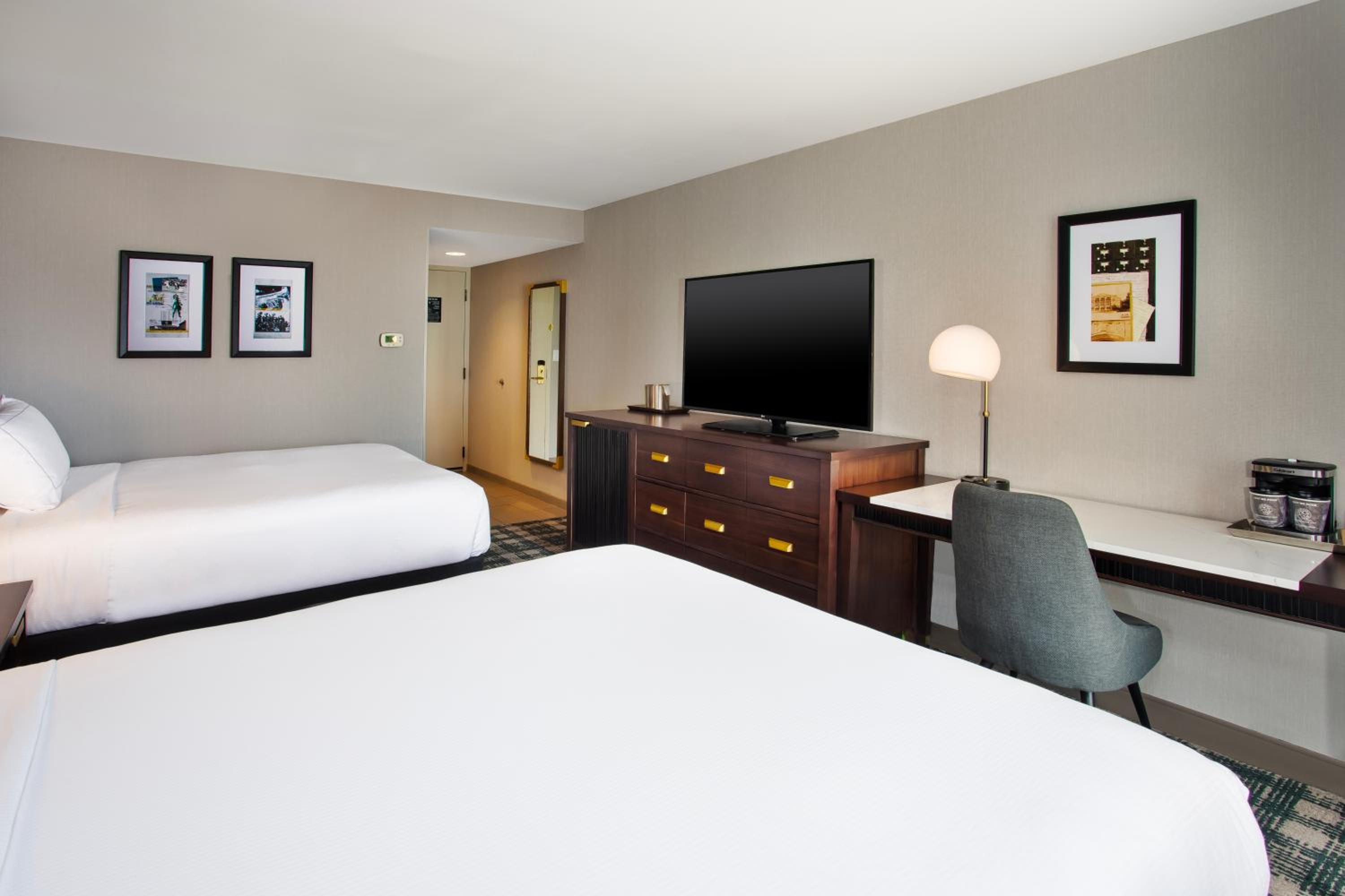 Double Room with Two Double Beds and Roll-in Shower - Mobility Access photo 2