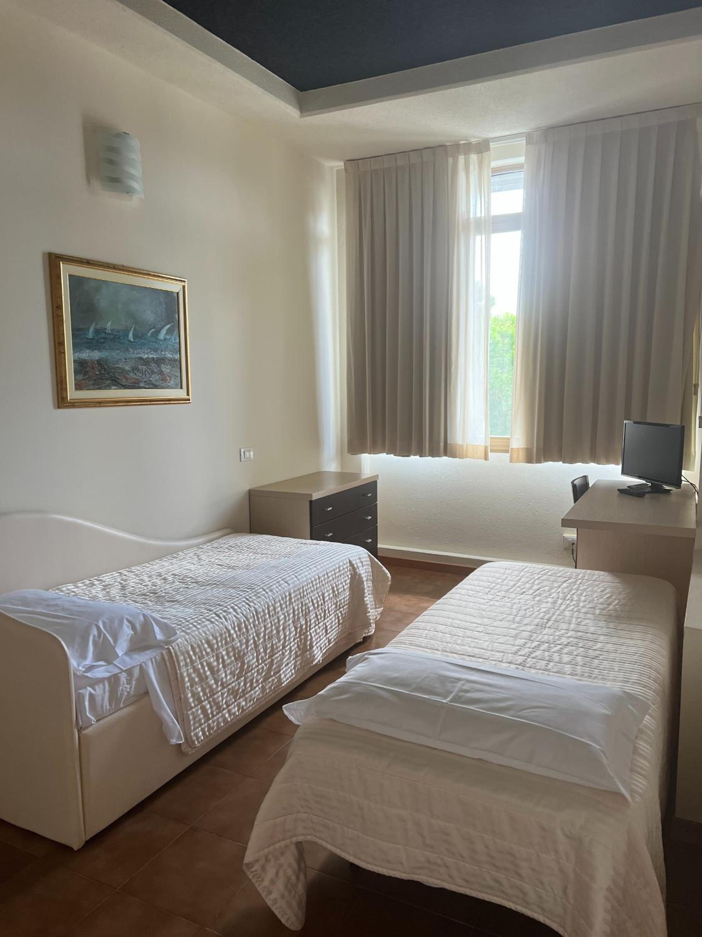 Large Single Room photo 2