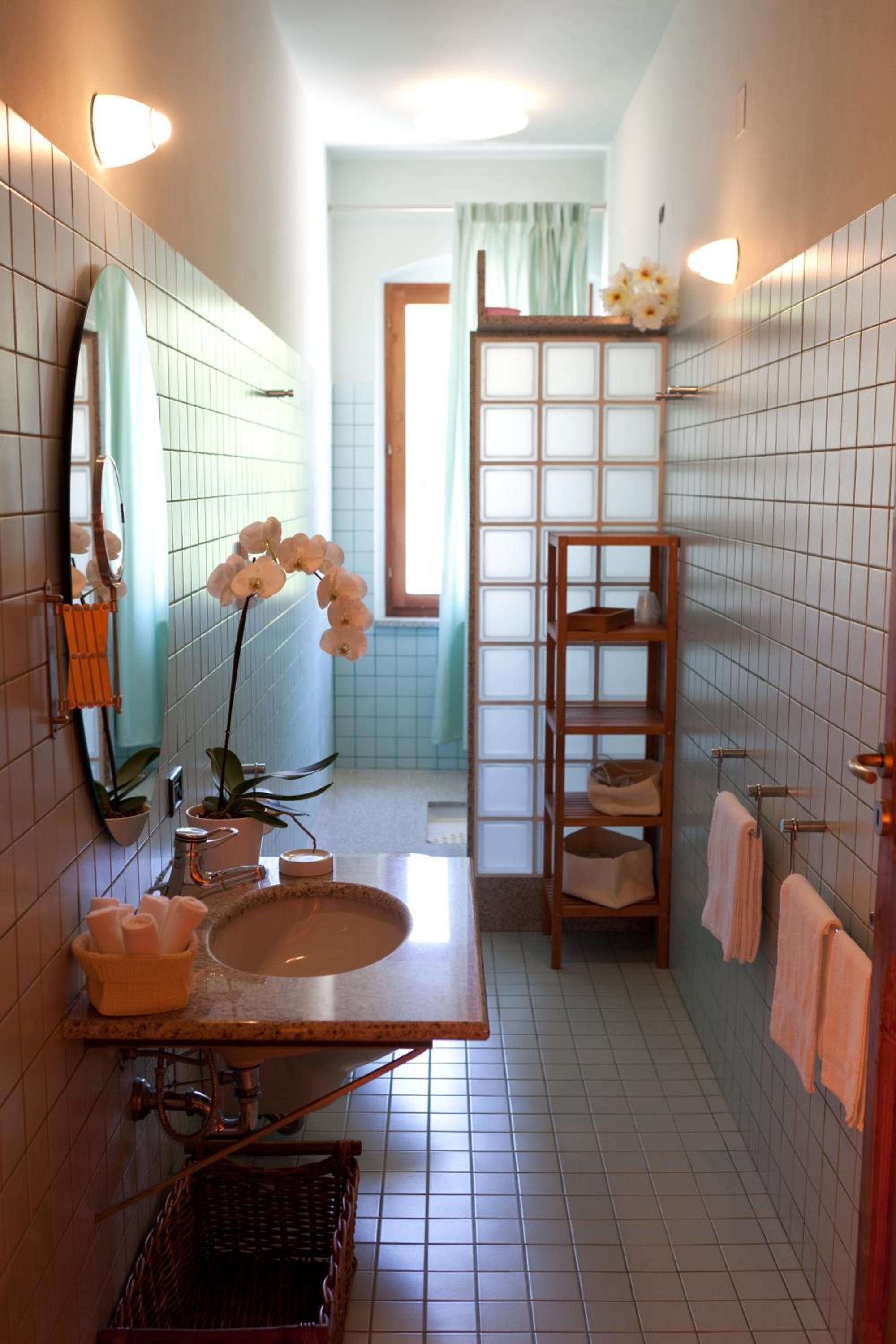 Suite - Photo 15