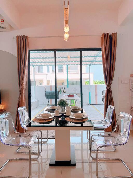 Three-Bedroom Villa photo 1