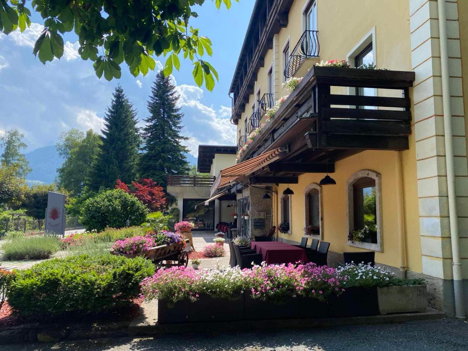 Deluxe Two-Bedroom Apartment with Garden View