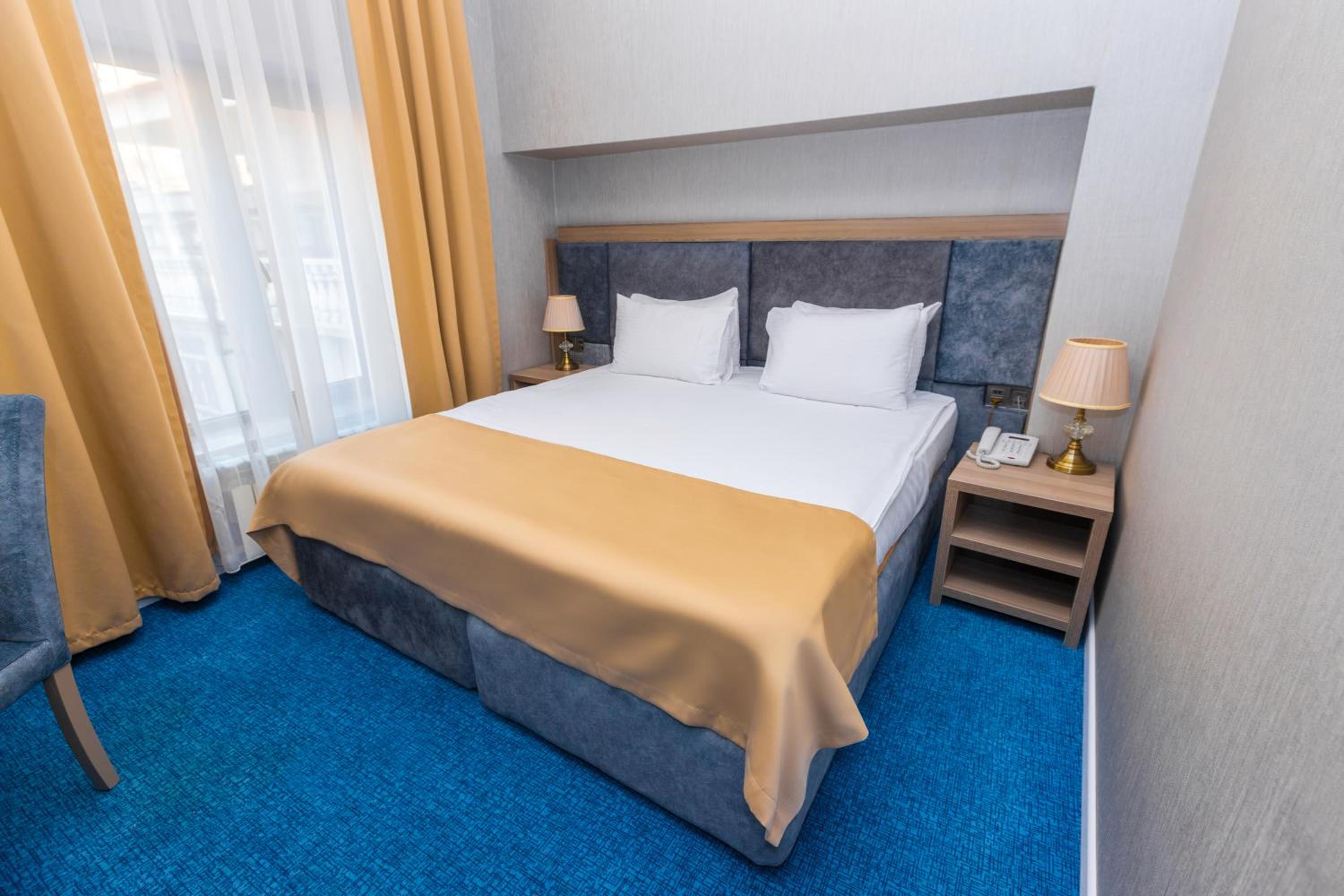 Standard Double or Twin Room - Photo 19