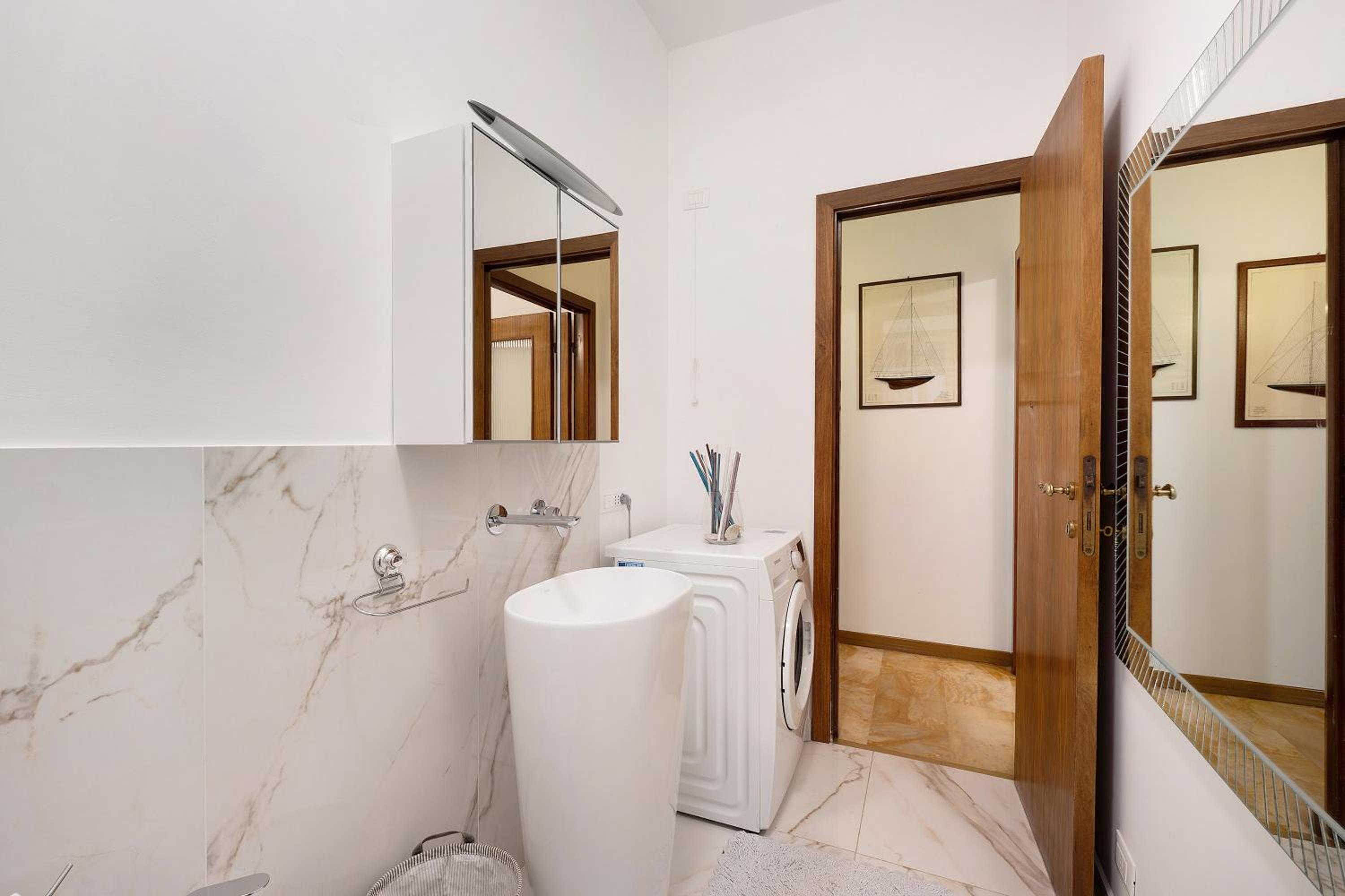 Superior One-Bedroom Apartment With Balcony photo 2