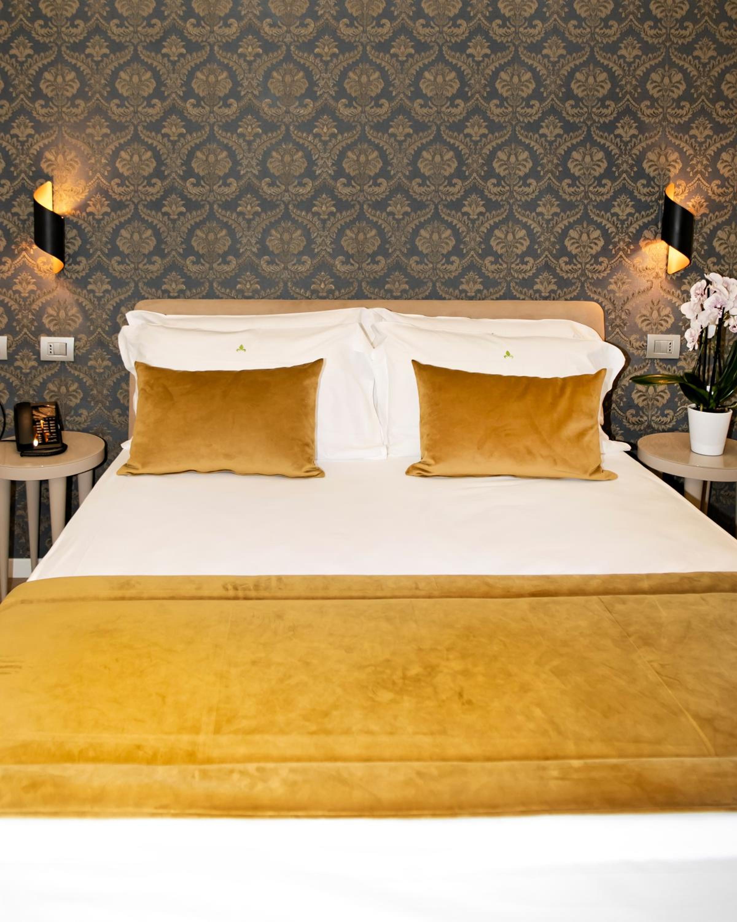 Superior Double Room thumbnail 6