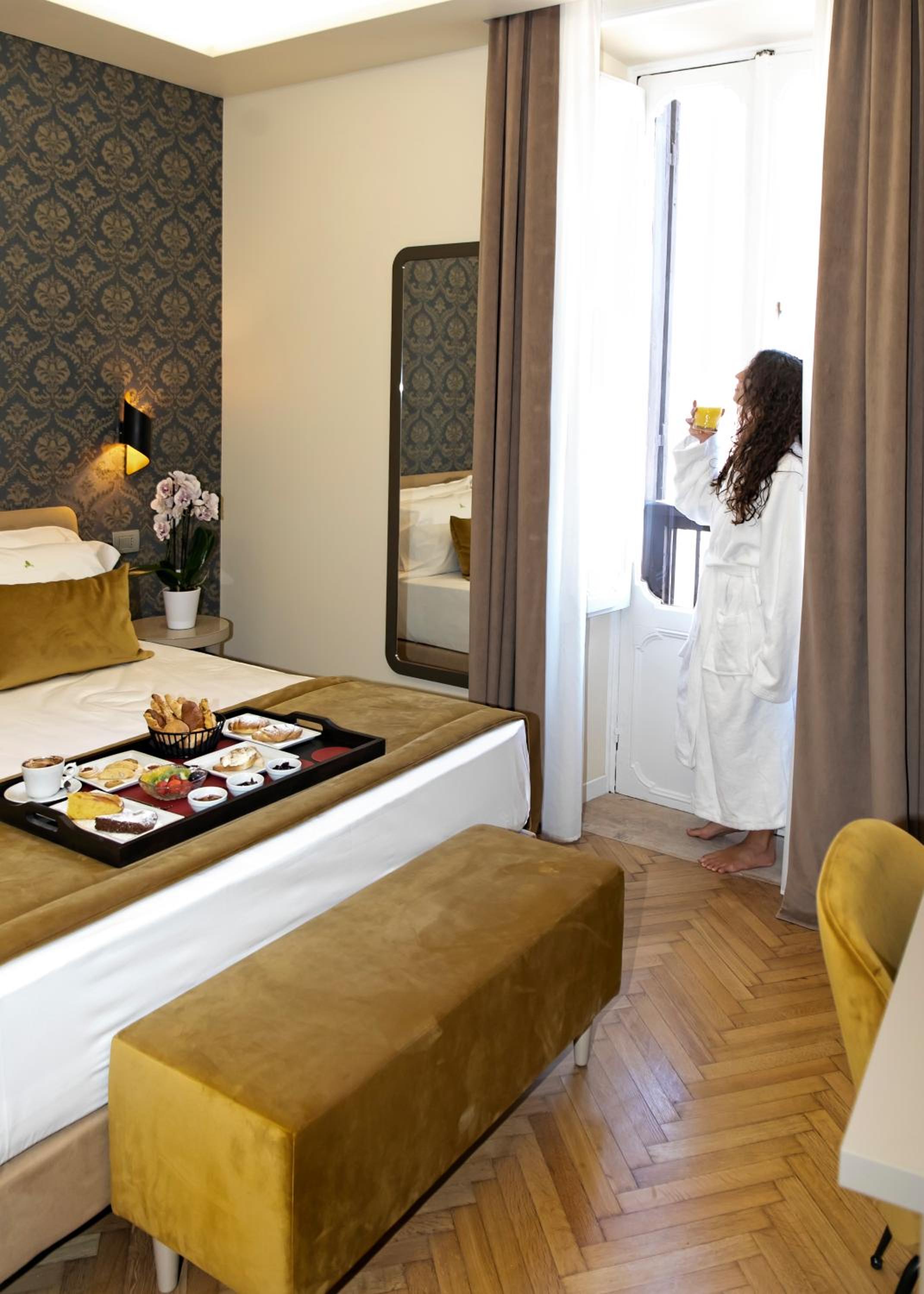 Superior Double Room thumbnail 5