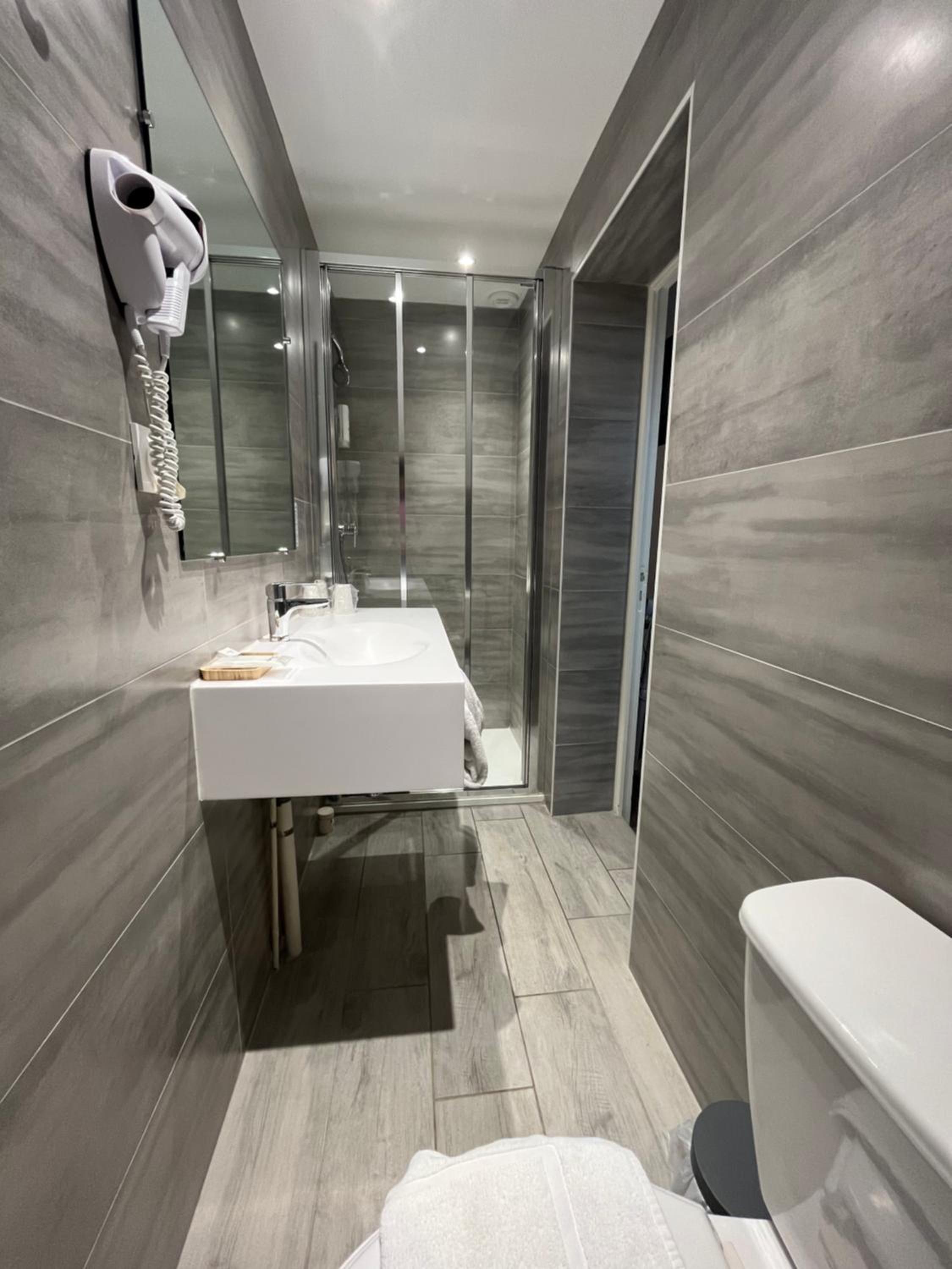 Standard Triple Room - Photo 2