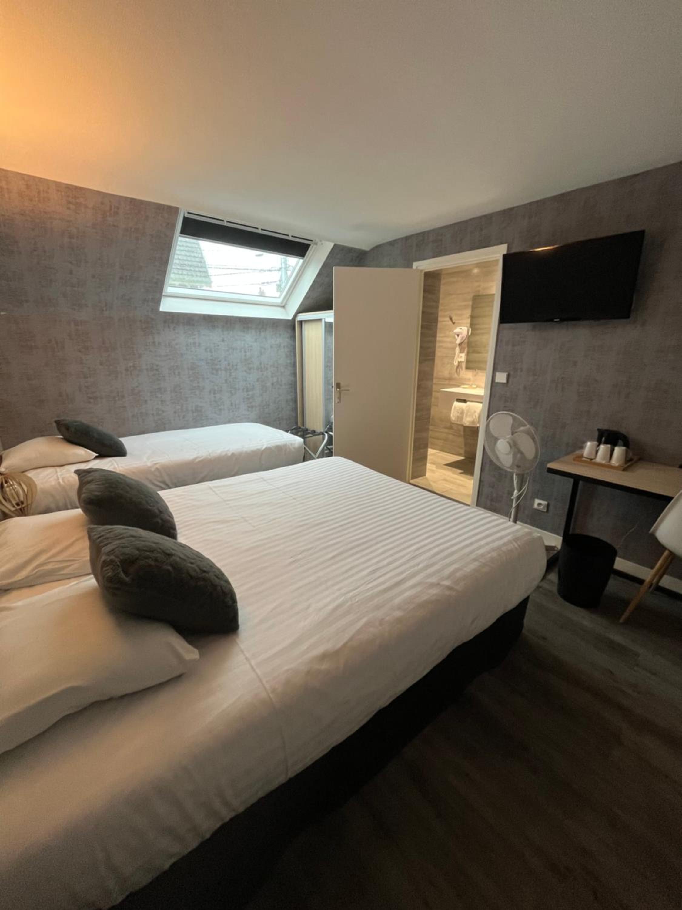 Standard Triple Room - Photo 4