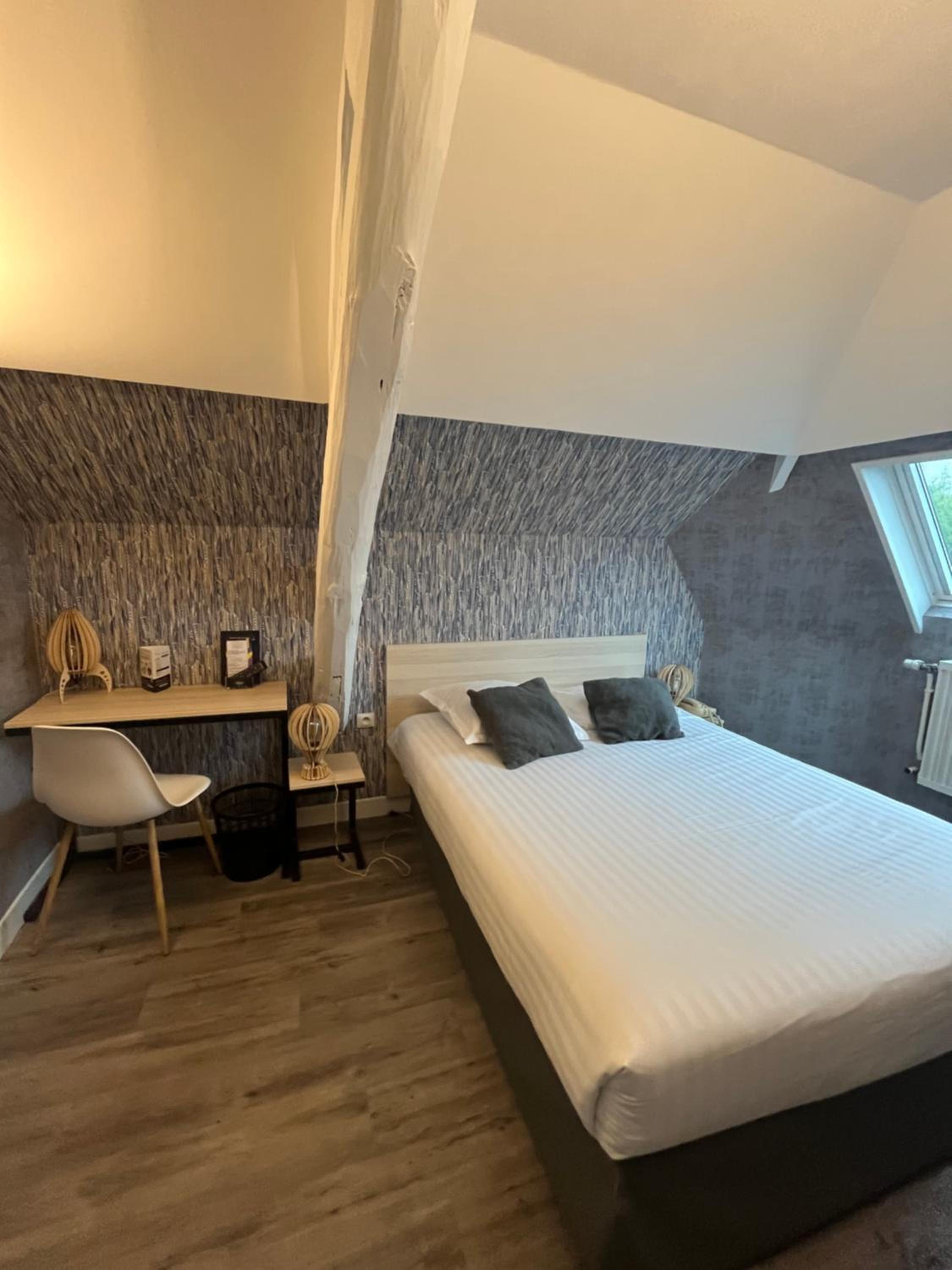 Standard Double Room - Photo 7