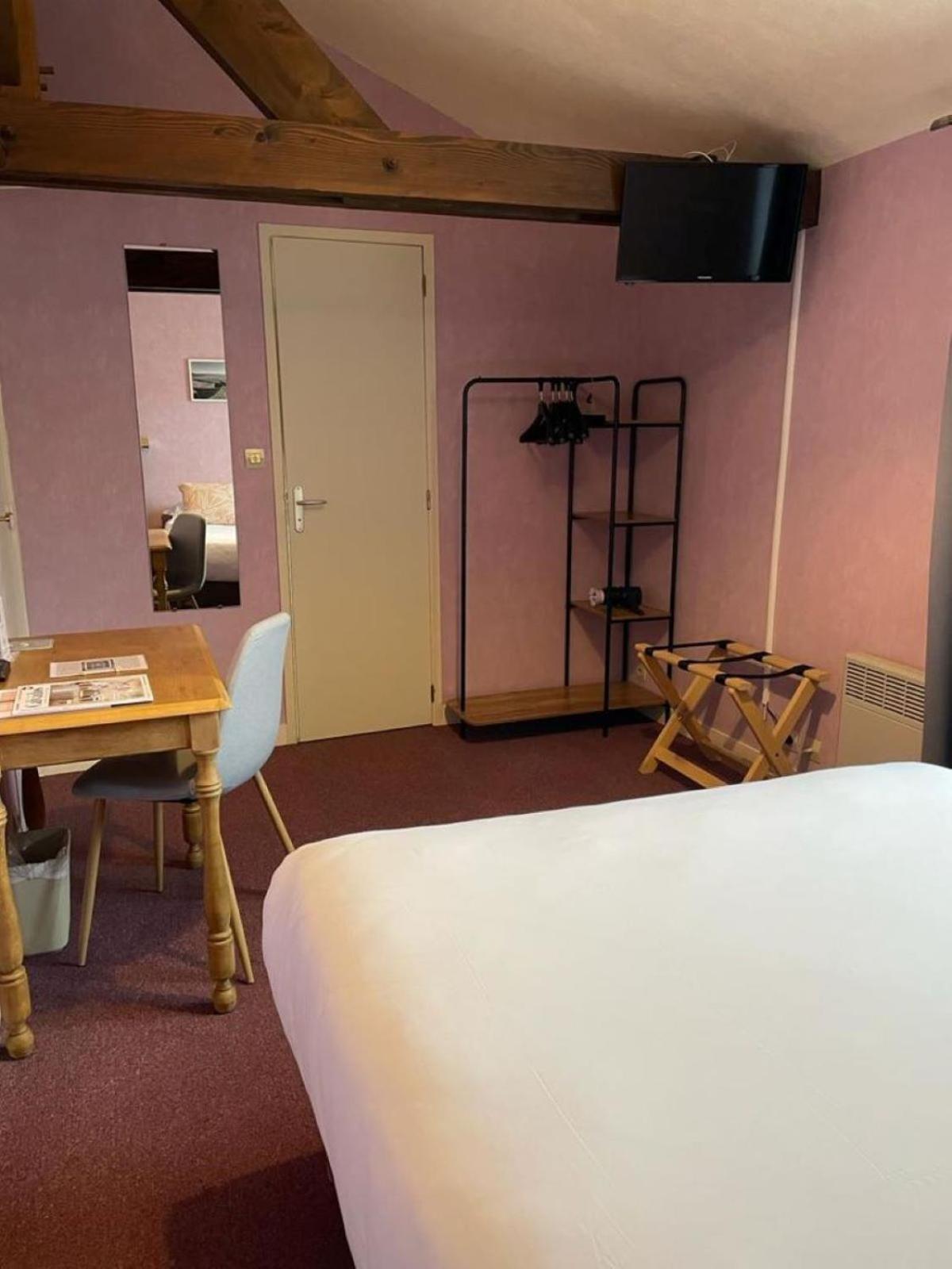 Standard Double Room - Photo 8