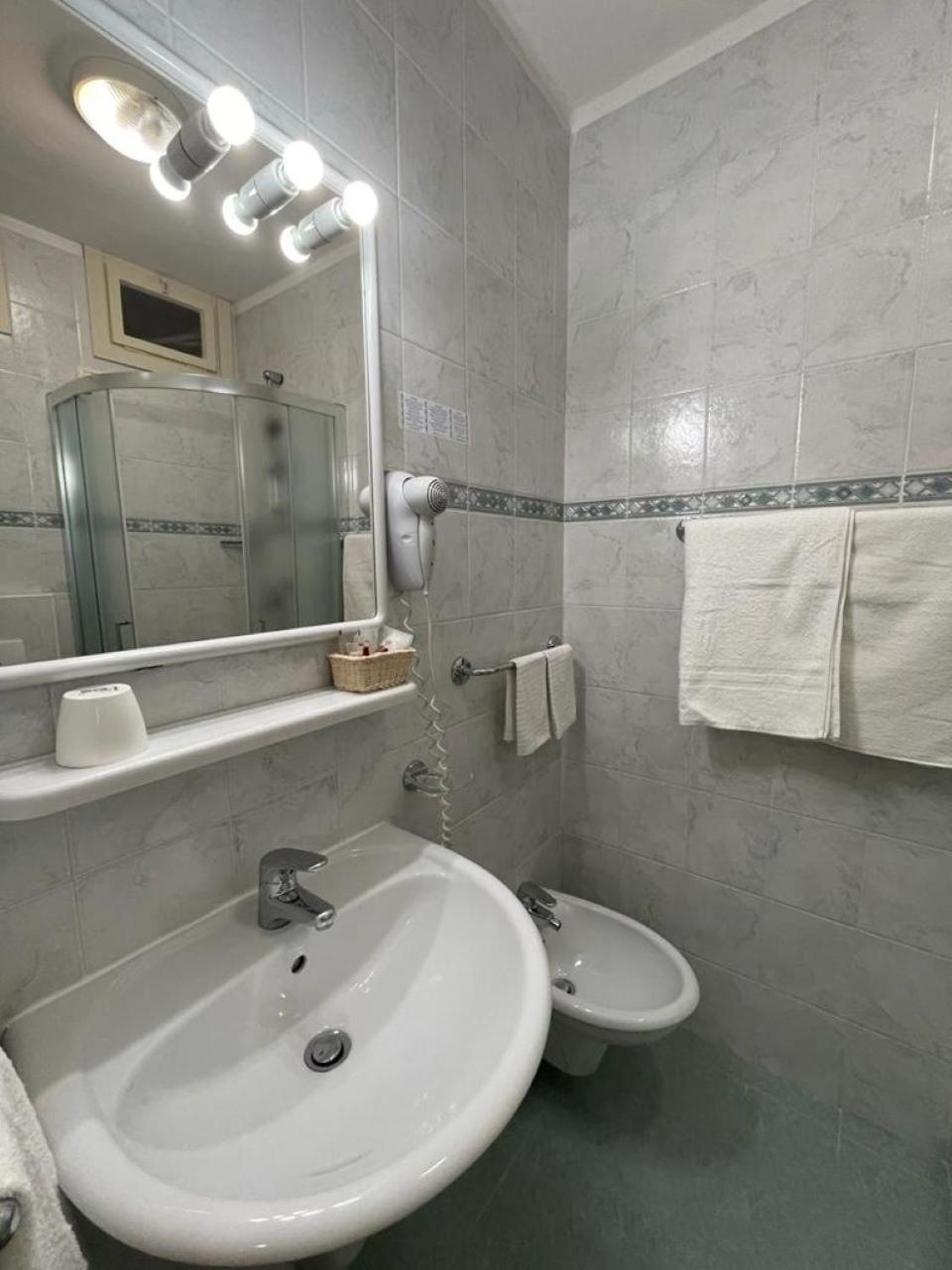 Standard Double or Twin Room with Balcony photo 3