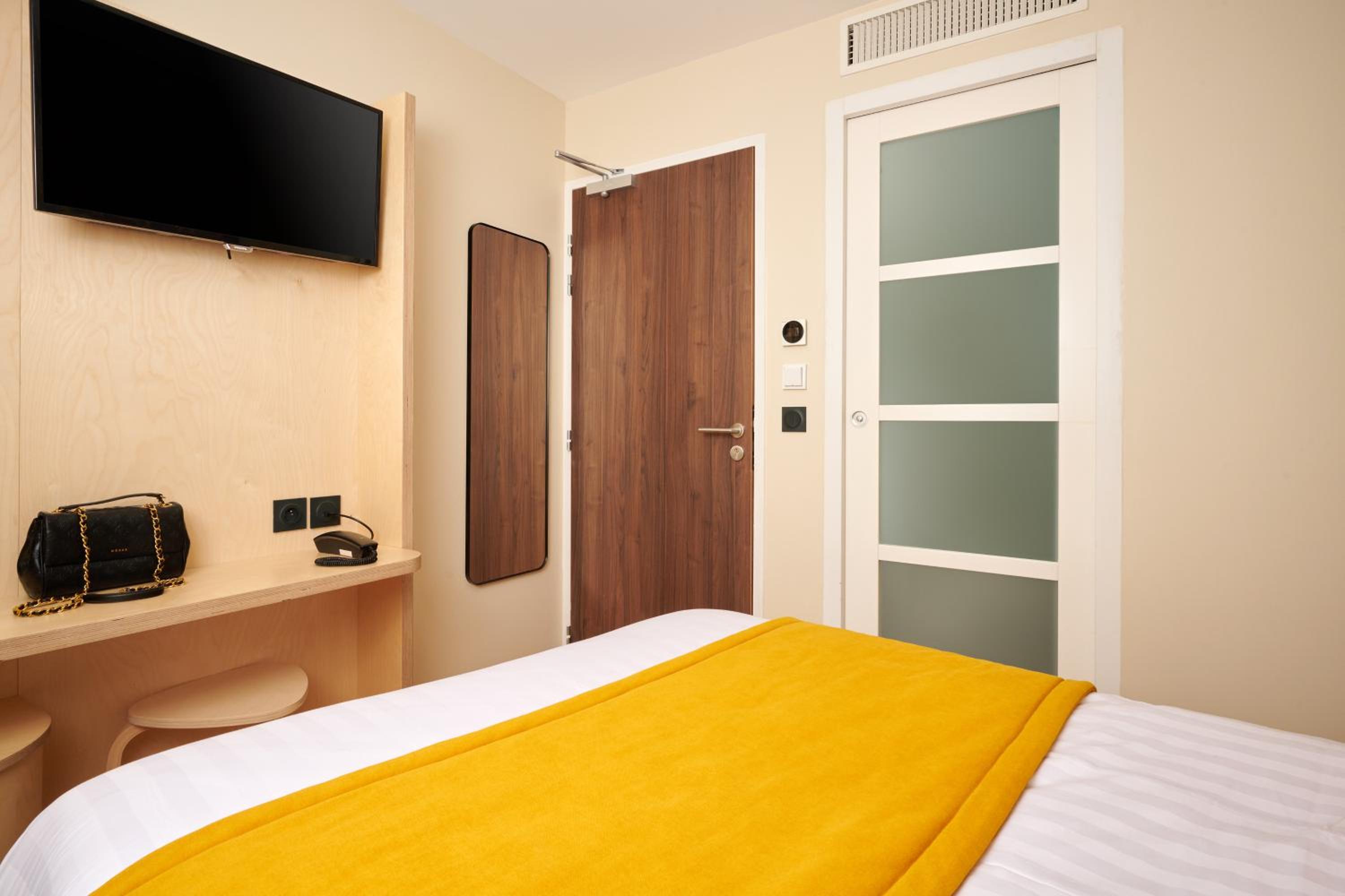 Standard Double Room photo 3