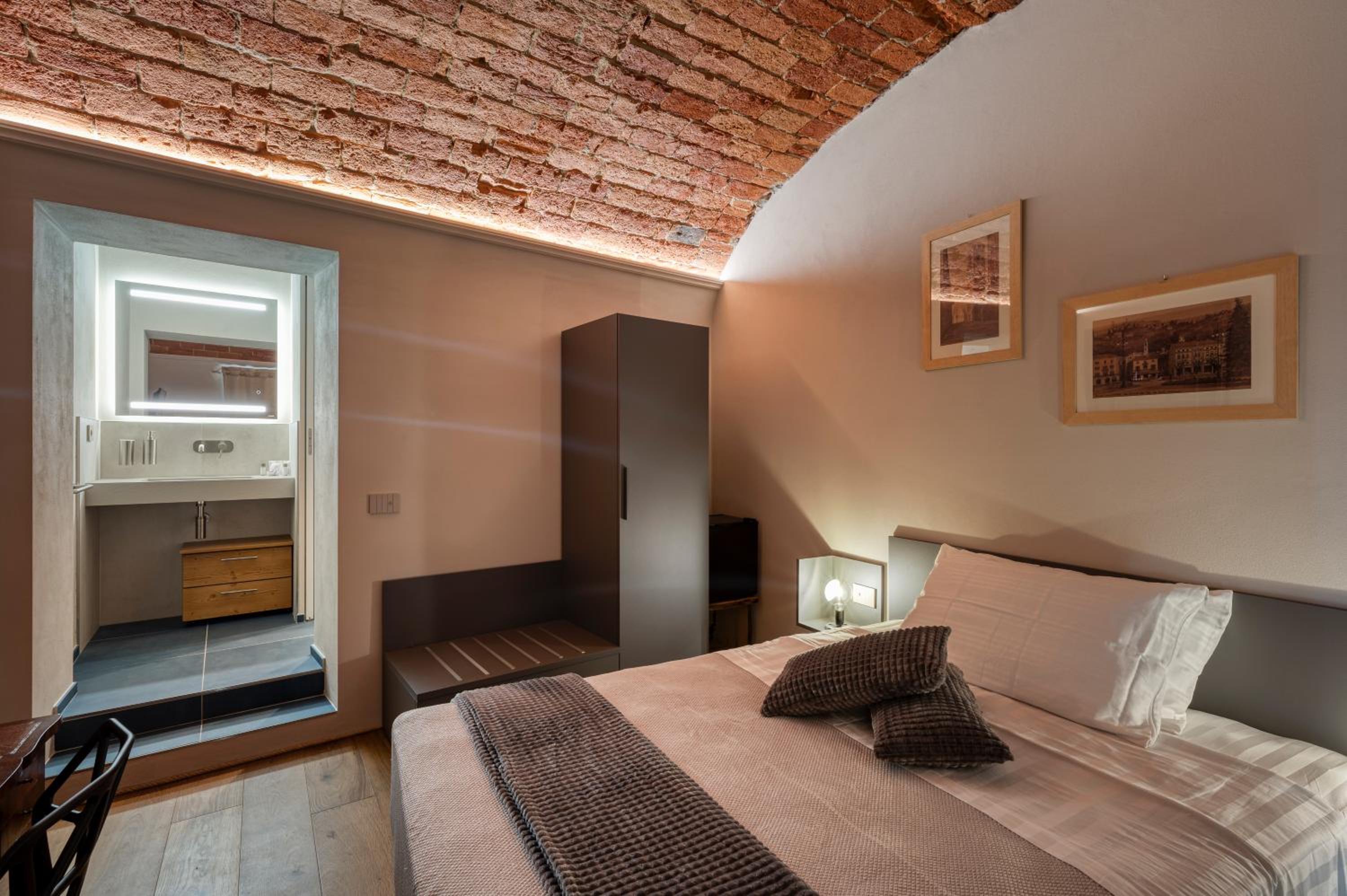 Small Double Room photo 1