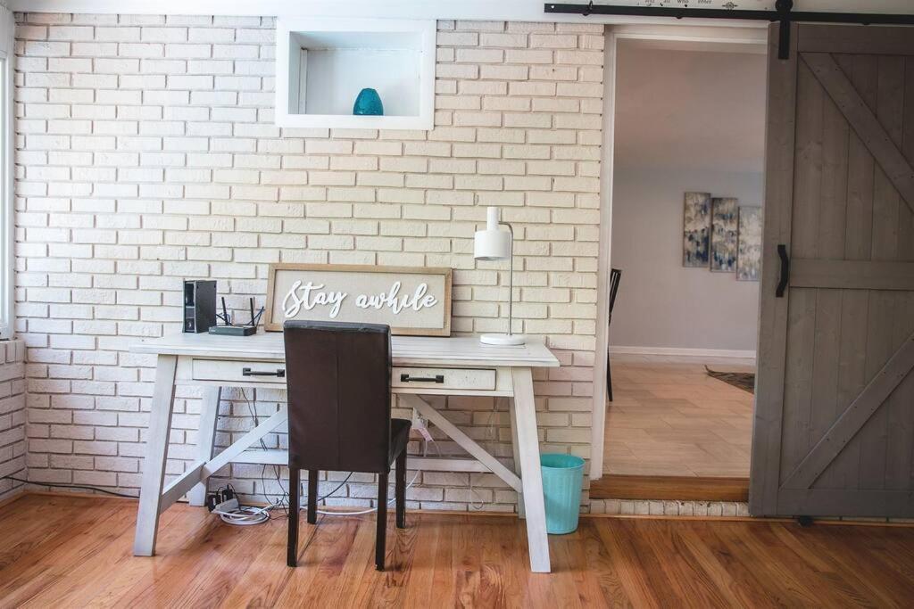 Five-Bedroom House photo 2