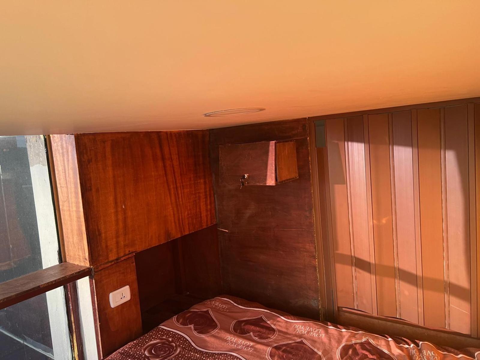 Queen Room photo 1