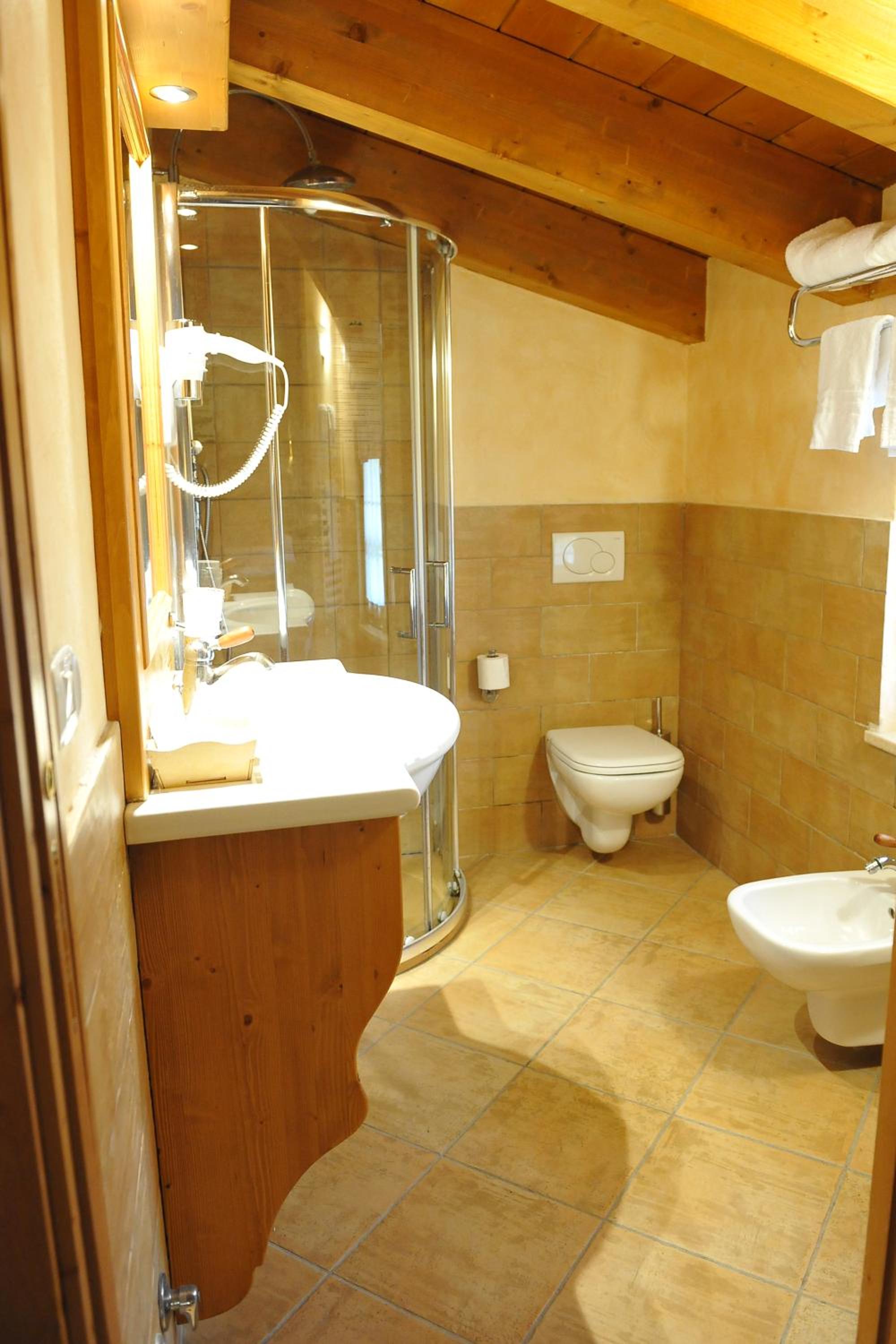 Double or Twin Room - Photo 8