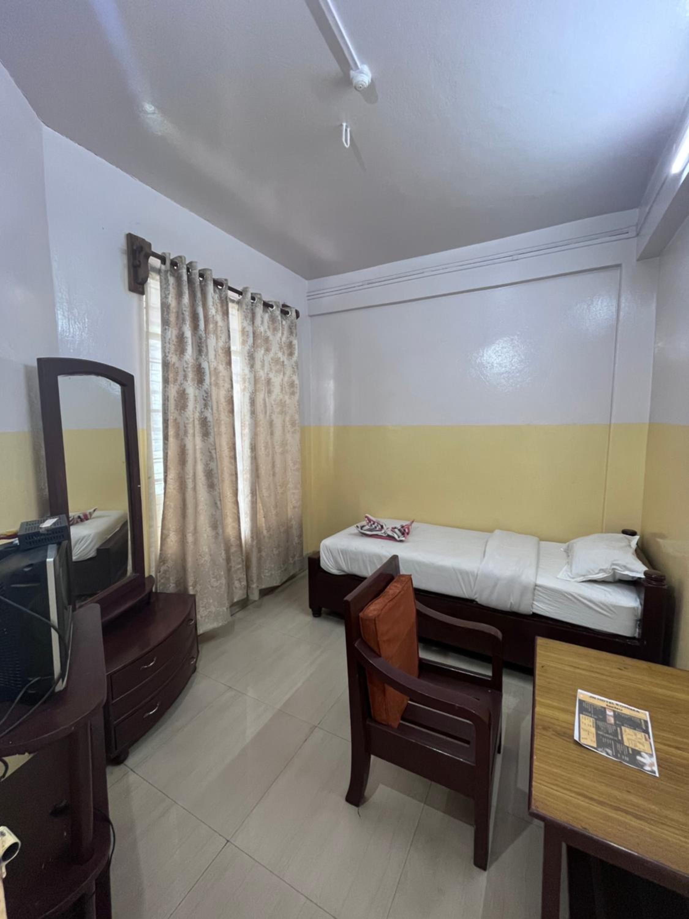 Budget Single Room photo 2