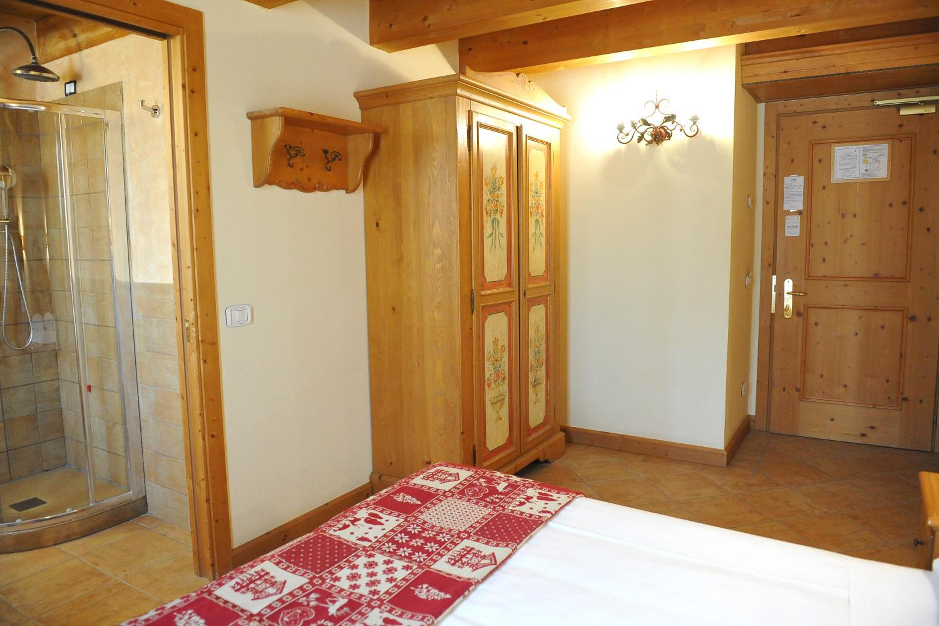 Double or Twin Room - Photo 6