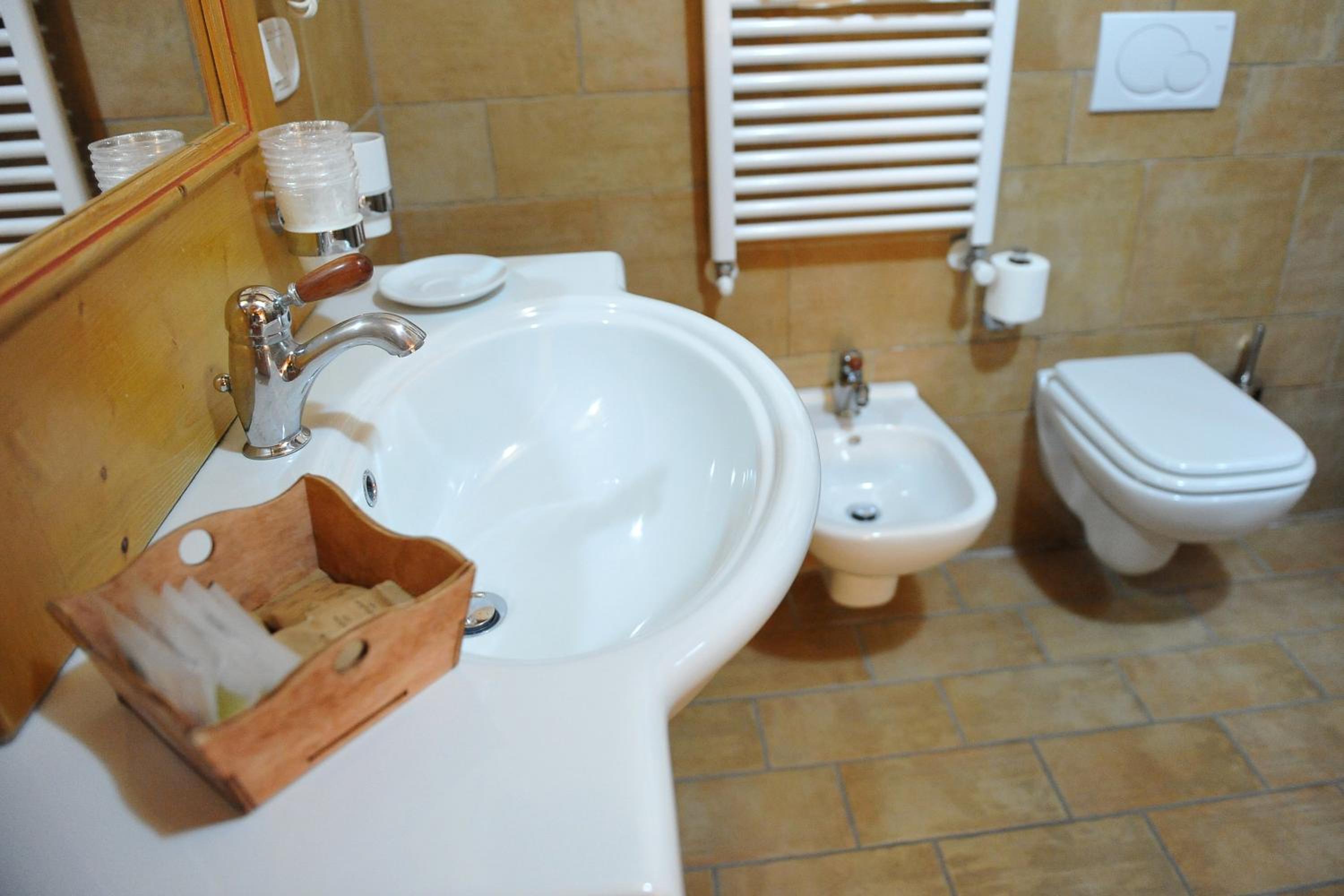 Double or Twin Room - Photo 14