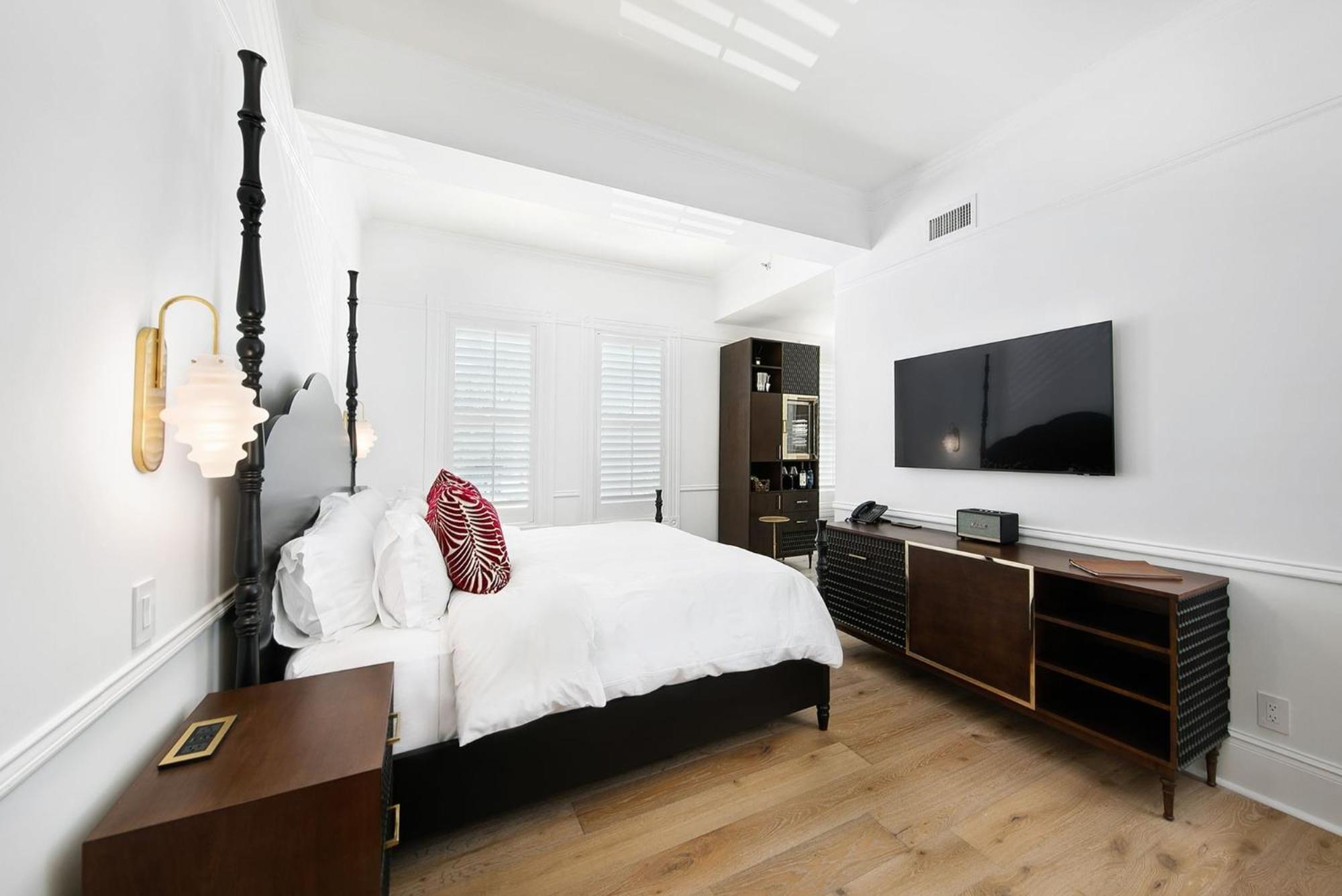 Deluxe King Room - Photo 3