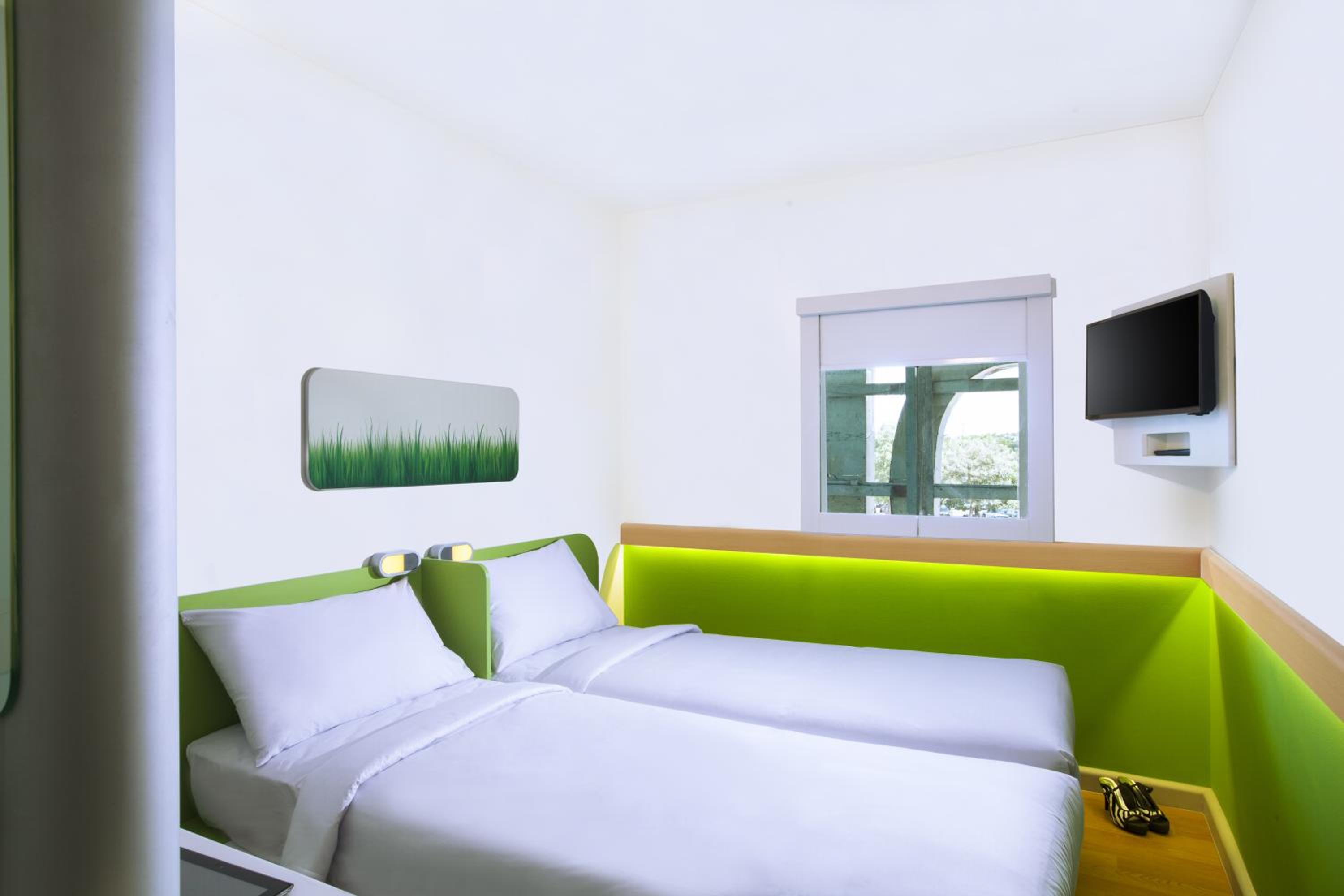 Standard Twin Room photo 2