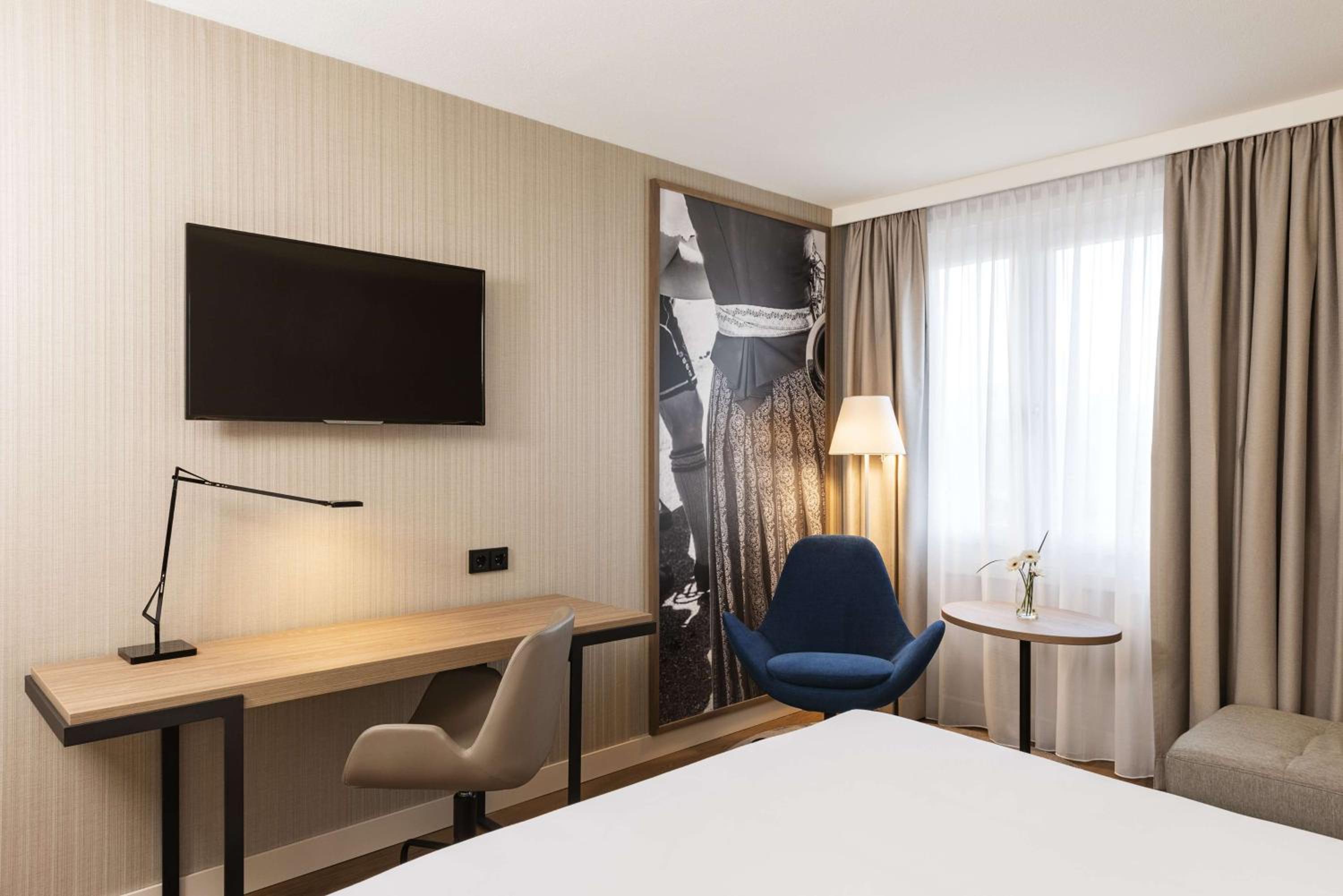 Standard Double or Twin Room thumbnail 6