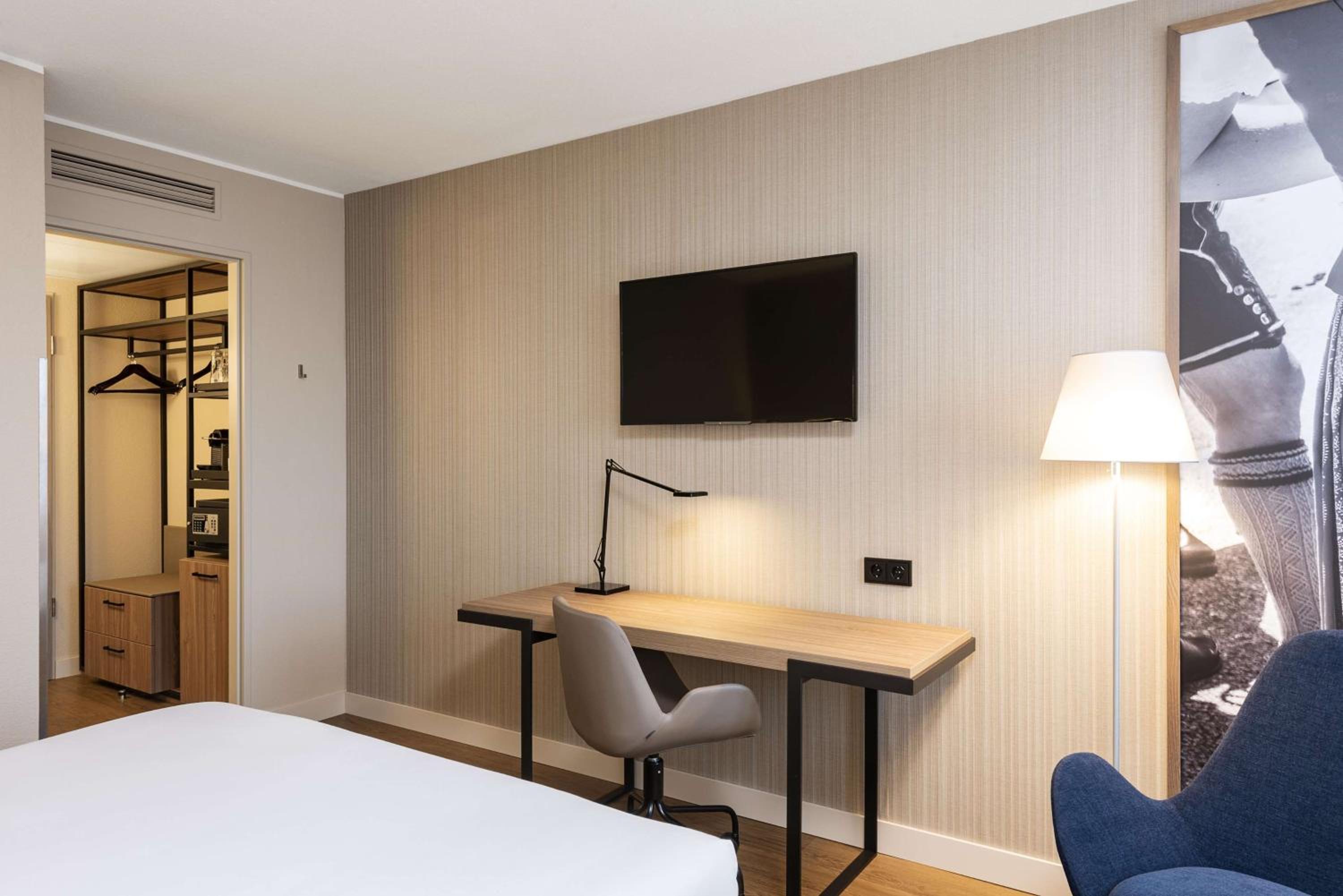 Standard Double Or Twin Room Free Parking Promo
