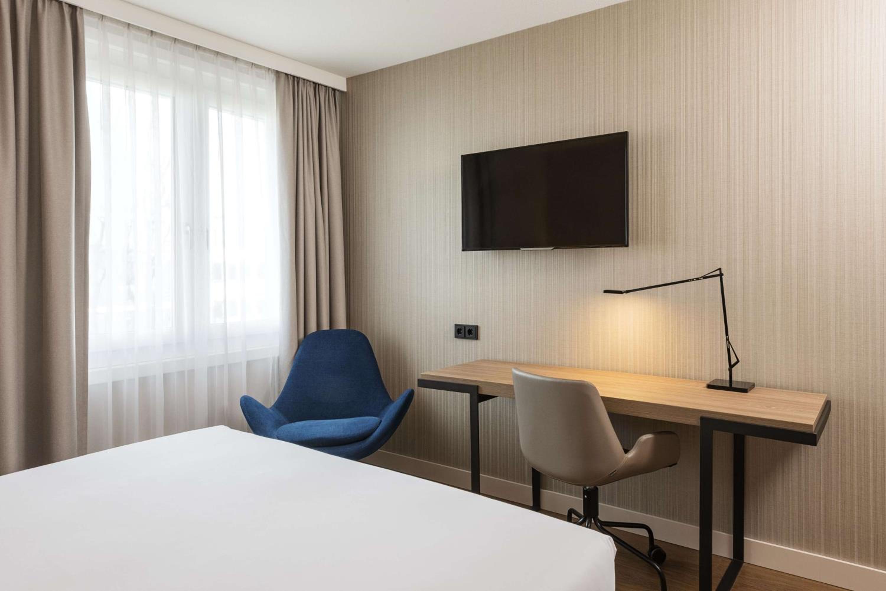 Superior Double Room thumbnail 5
