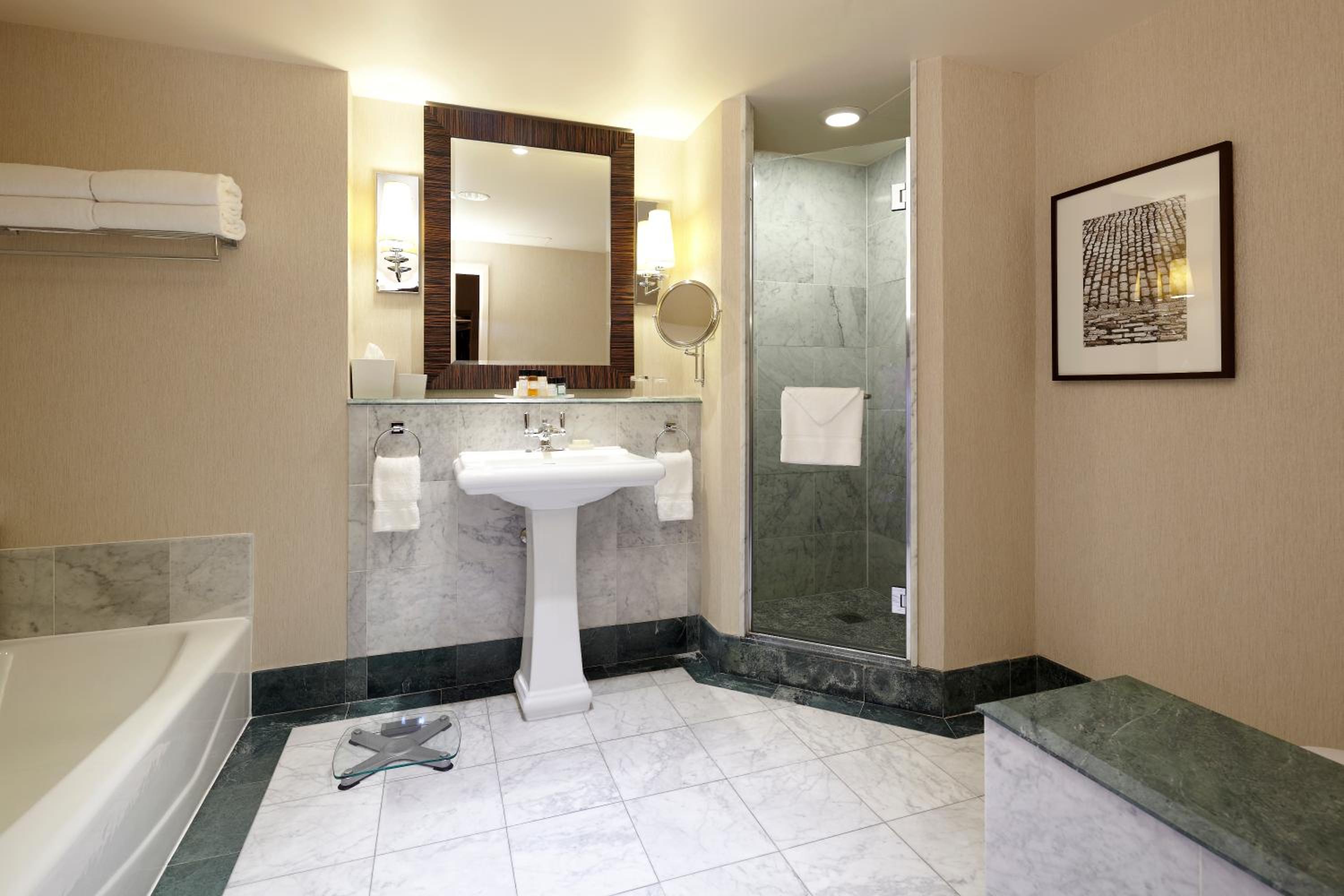 Classic King Room photo 2