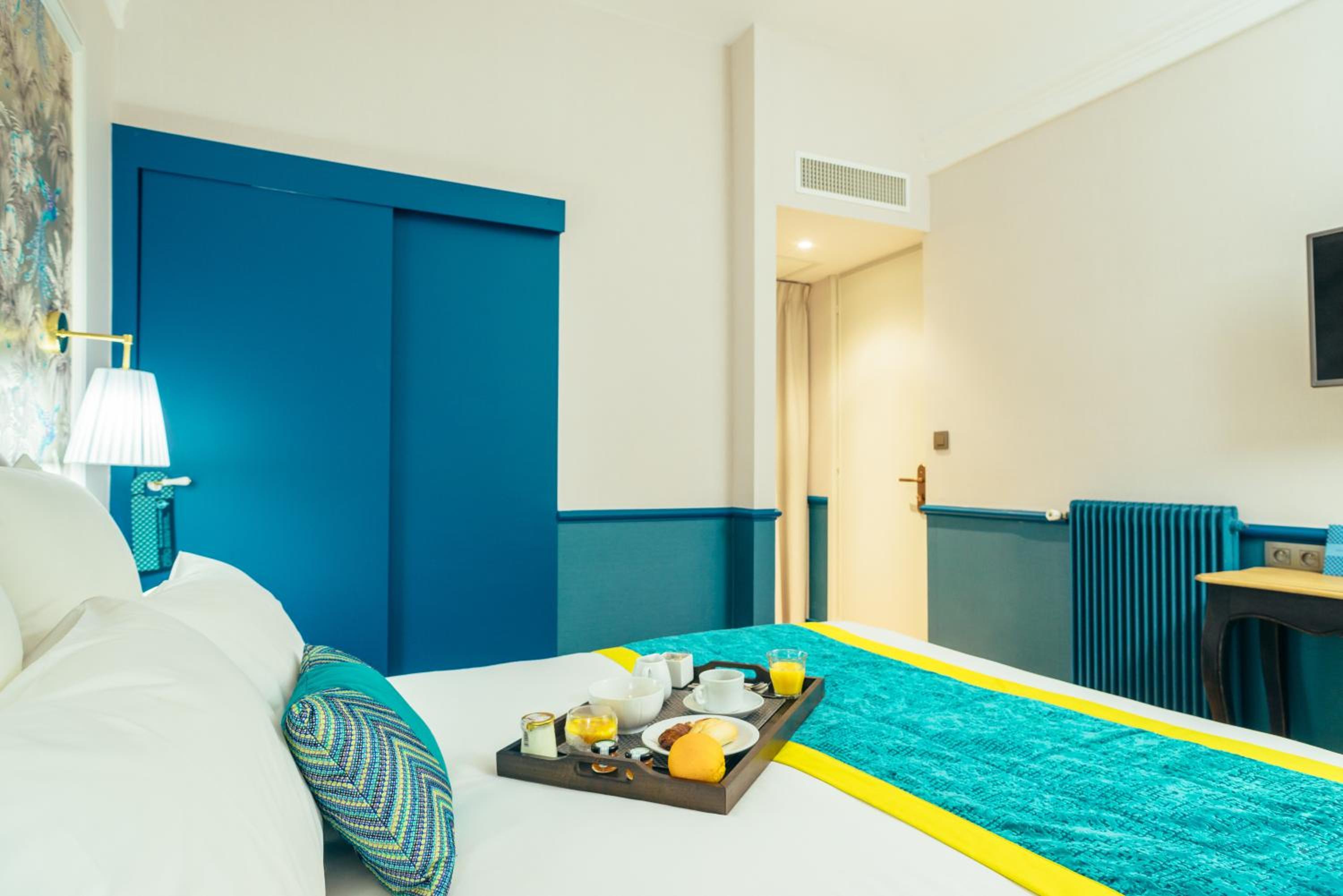 Classic Double or Twin Room - Photo 16