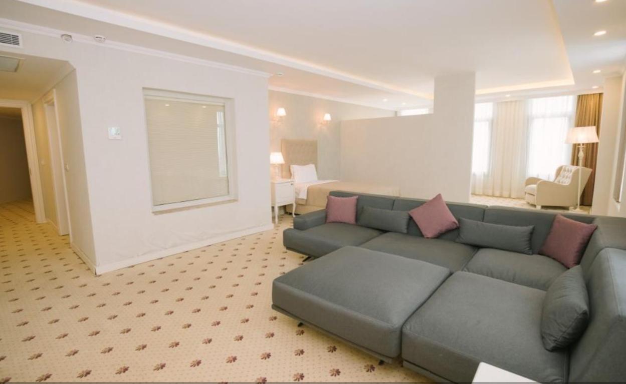 Family Room - Photo 1