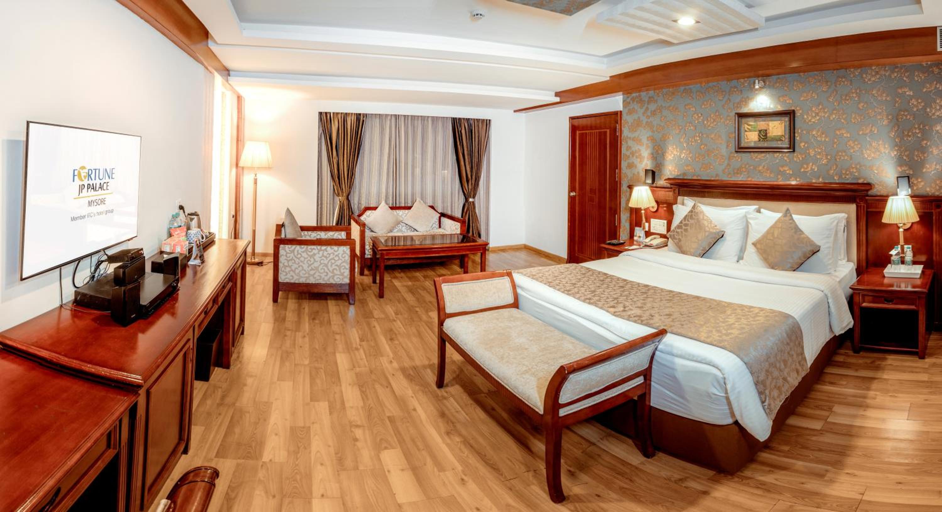 Luxury Suite photo 2