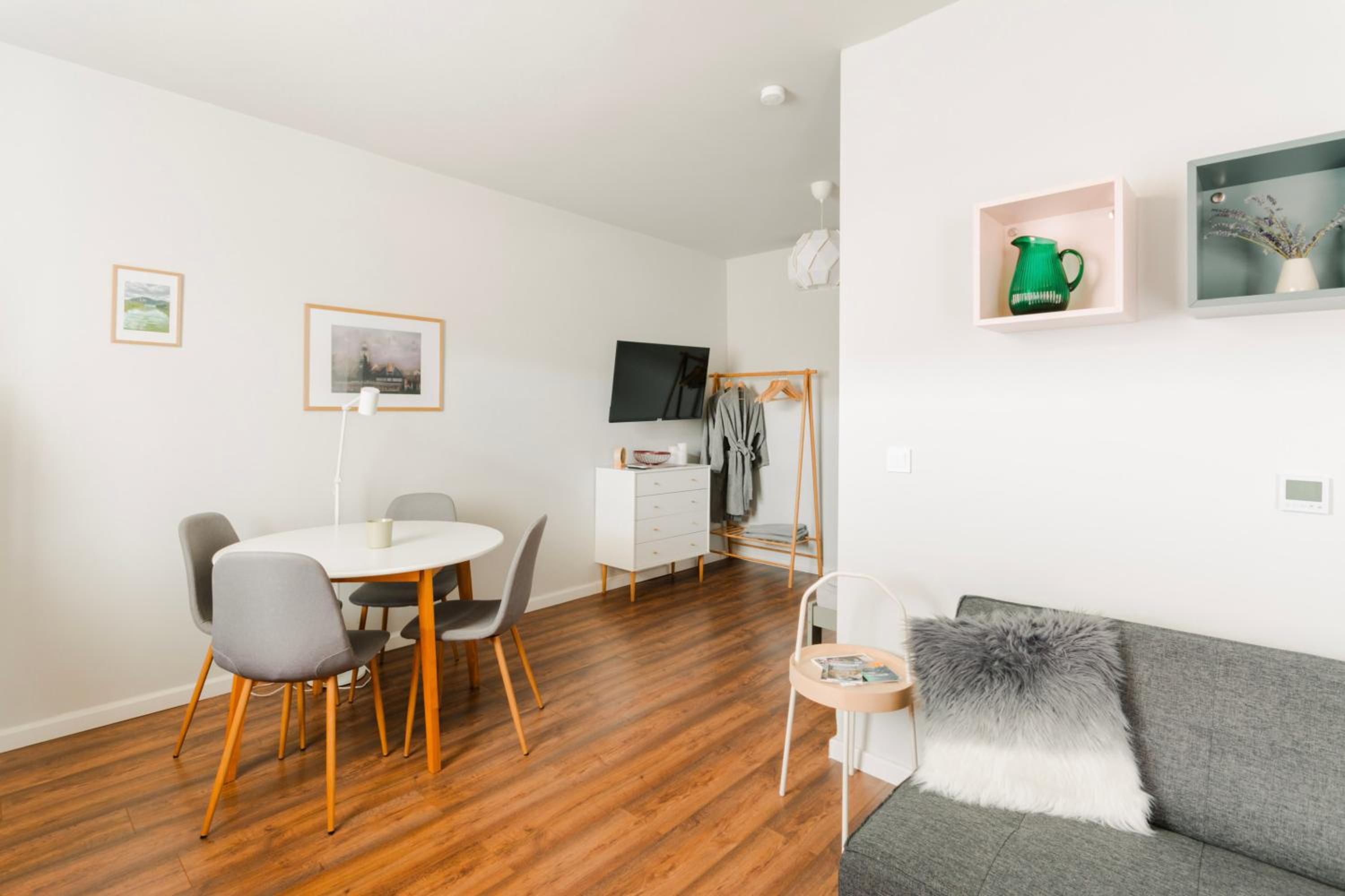 One-Bedroom Apartment photo 1
