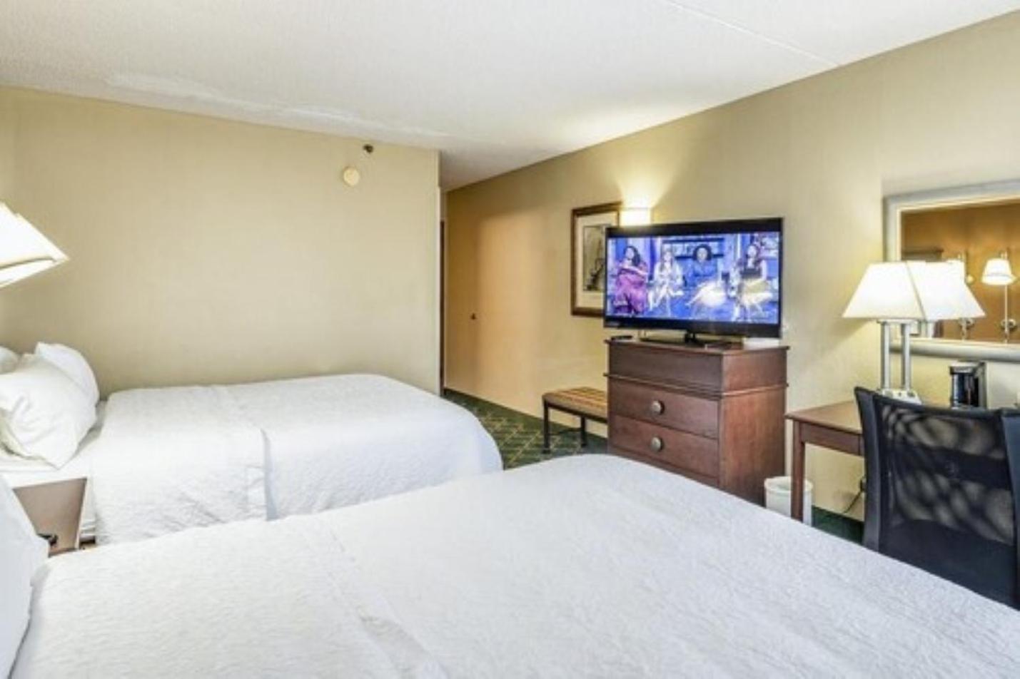 Queen Room with Two Queen Beds - Non-Smoking - Photo 1