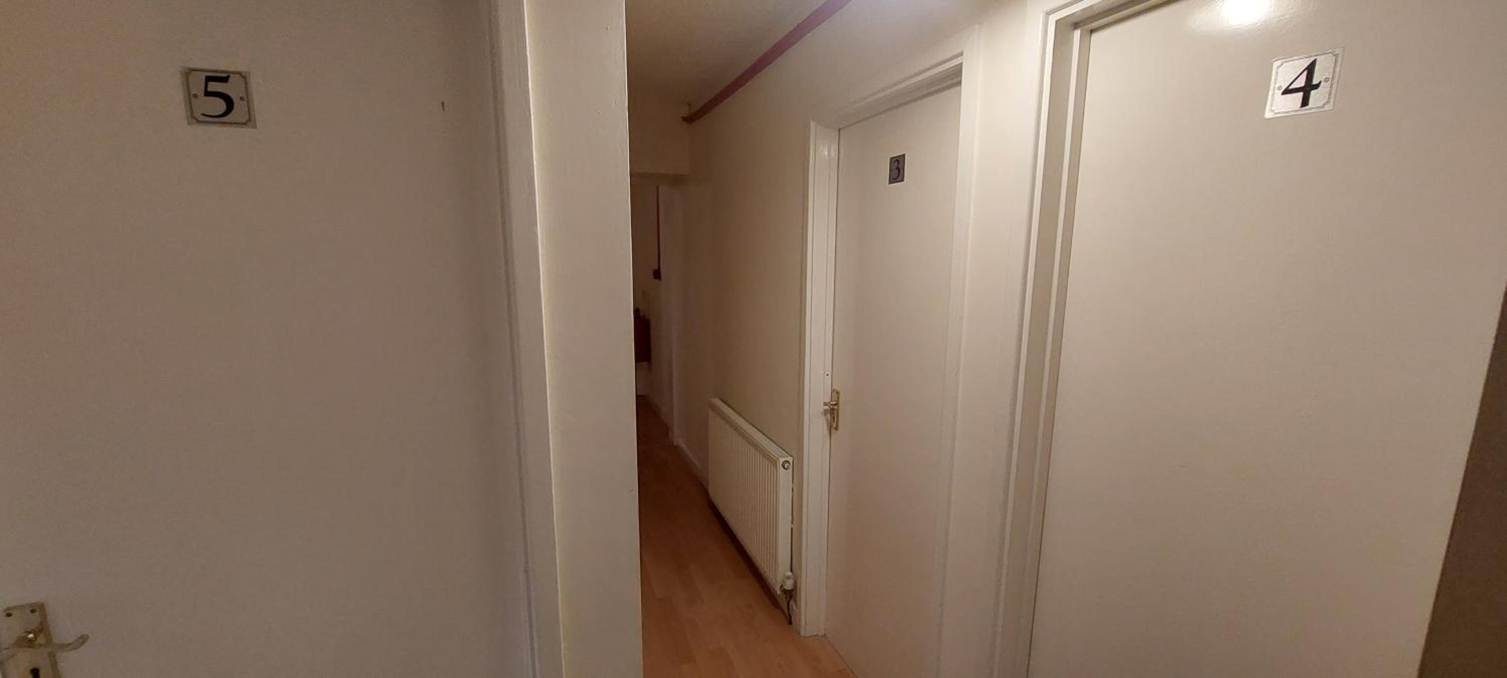 Queen Room with Shared Bathroom photo 2