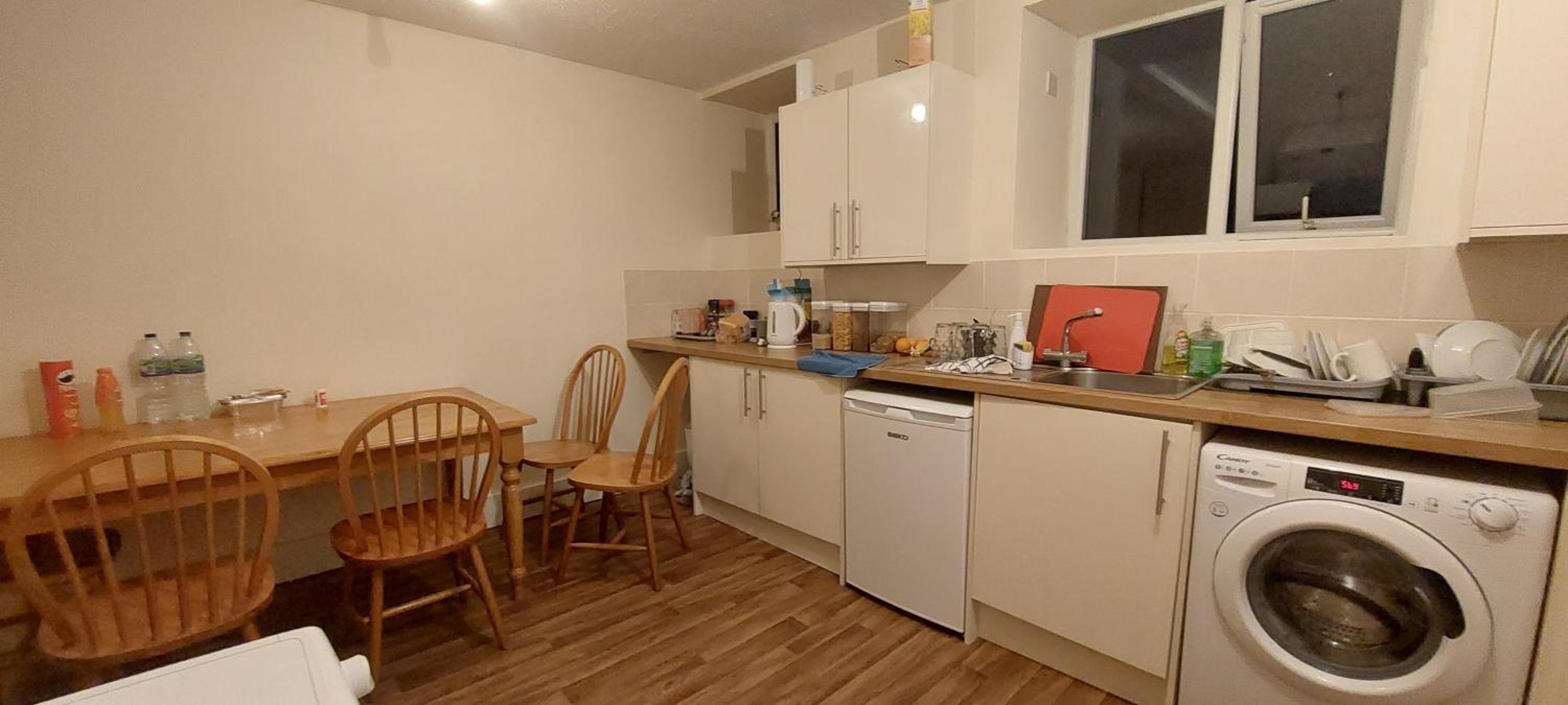 Standard Twin Room with Shared Bathroom photo 2