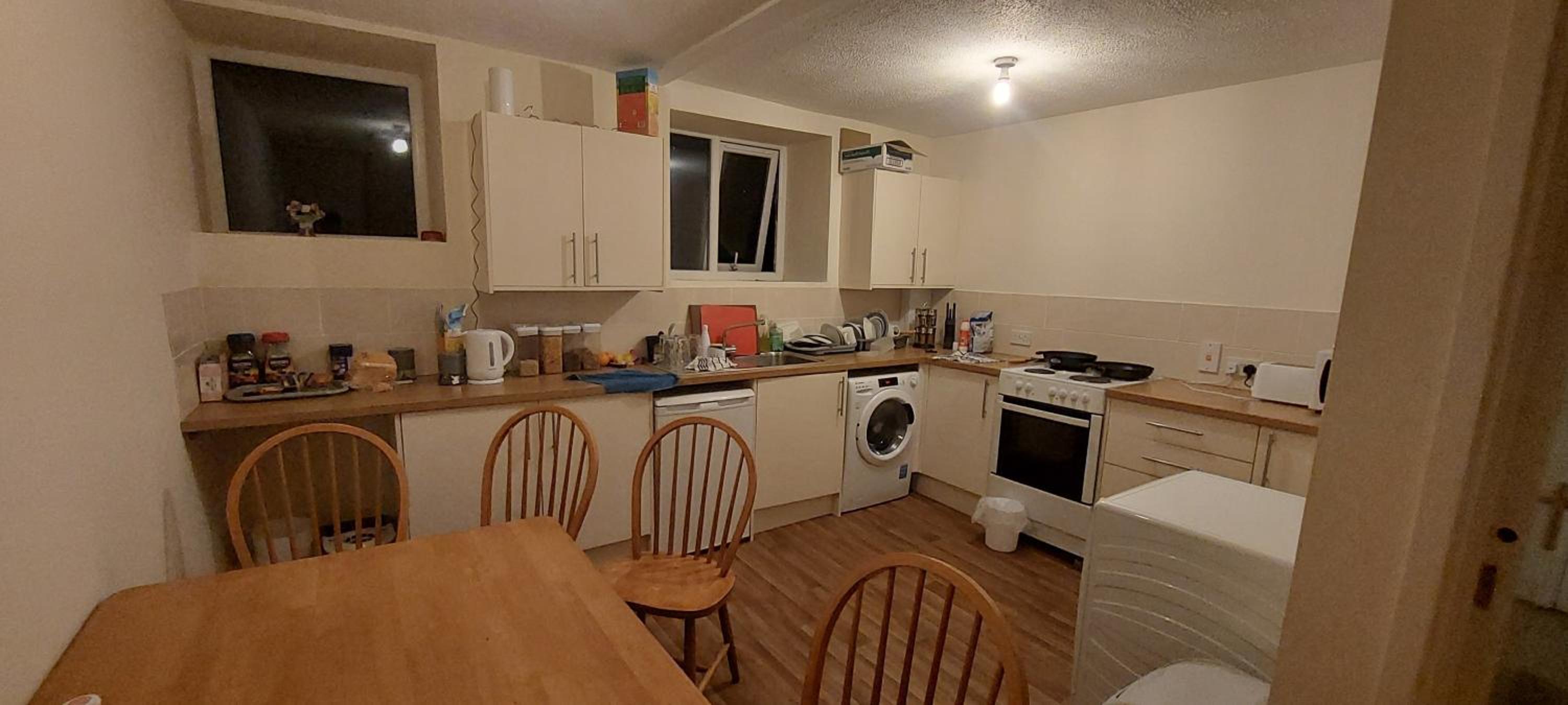 Standard Twin Room with Shared Bathroom photo 3