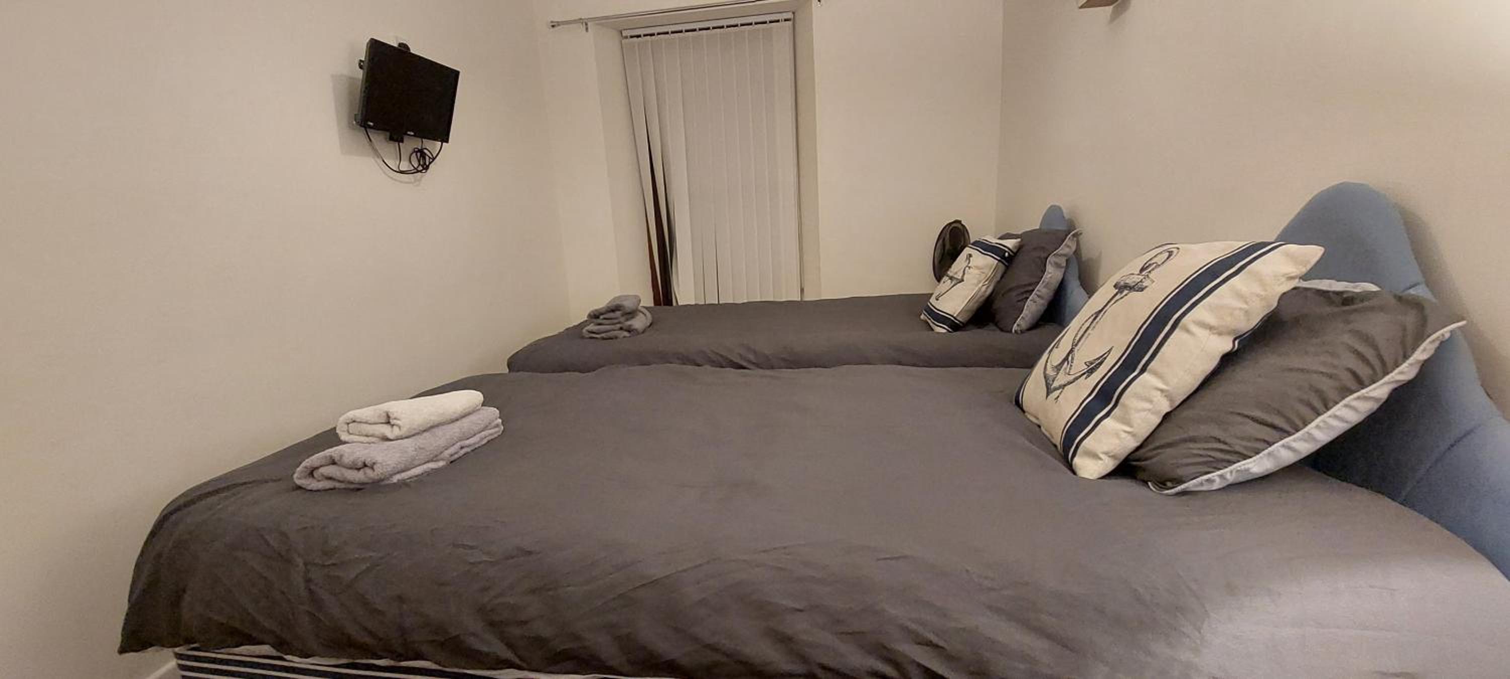 Twin Room with Shared Bathroom photo 2