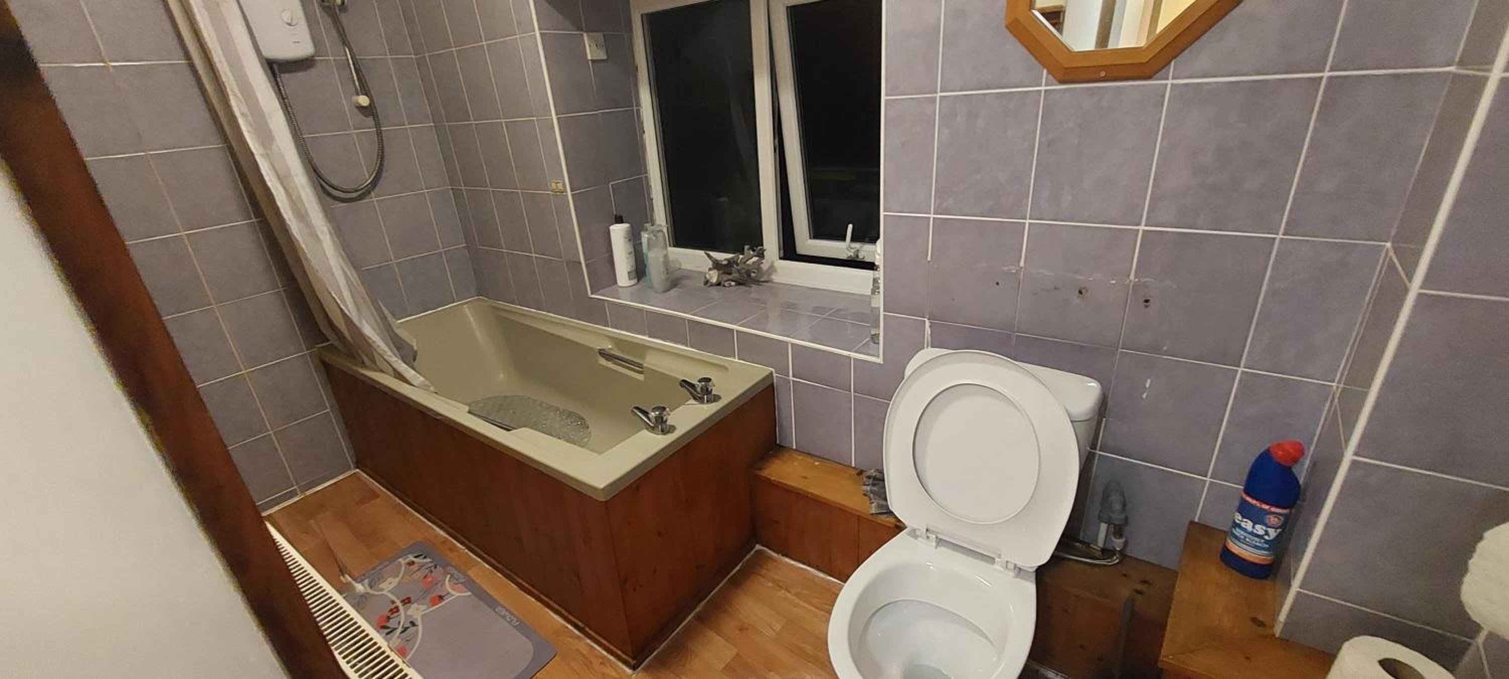 Basic Triple Room with Shared Bathroom photo 2