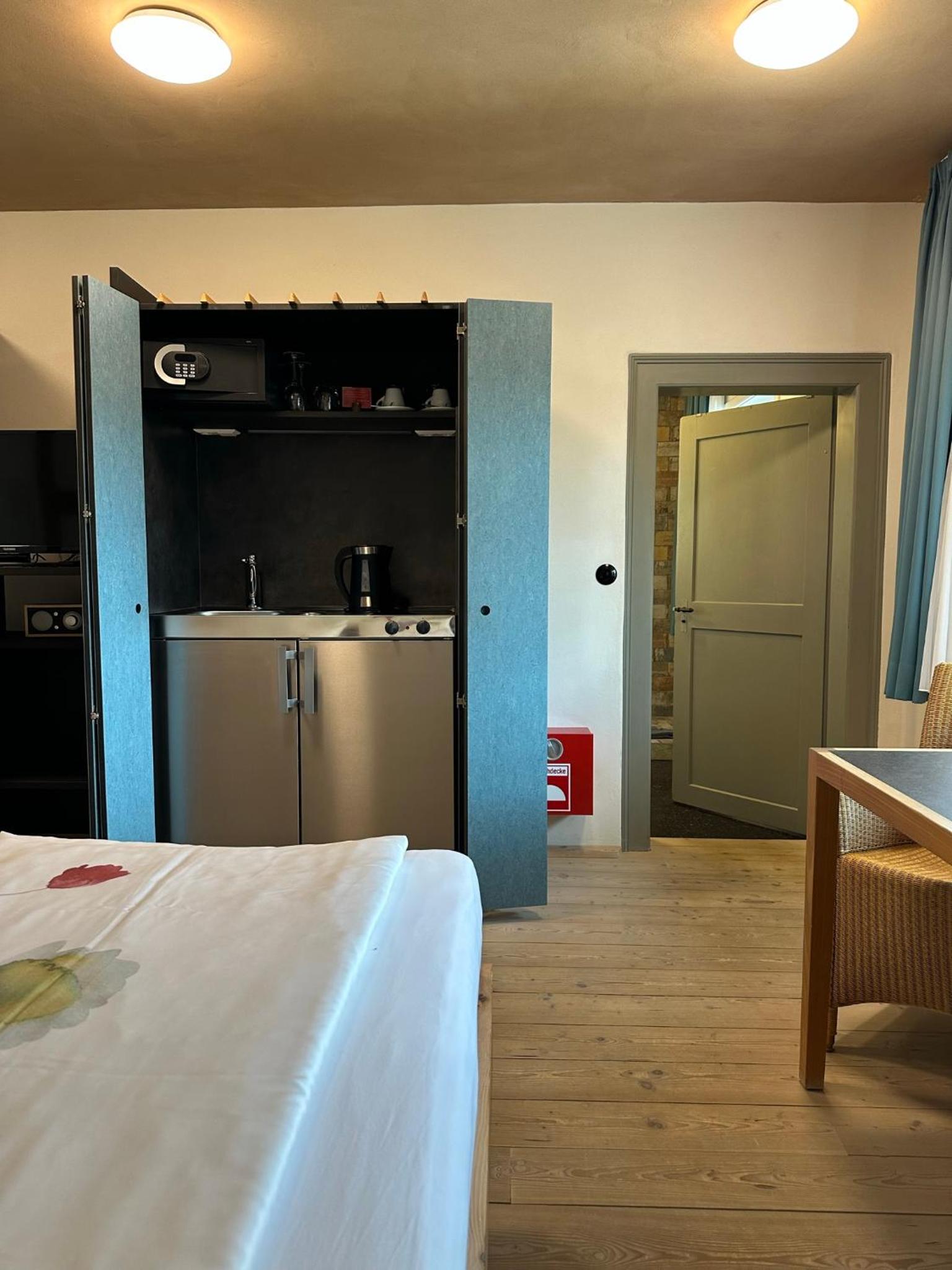 Superior Double Room with Side Lake View - Photo 2