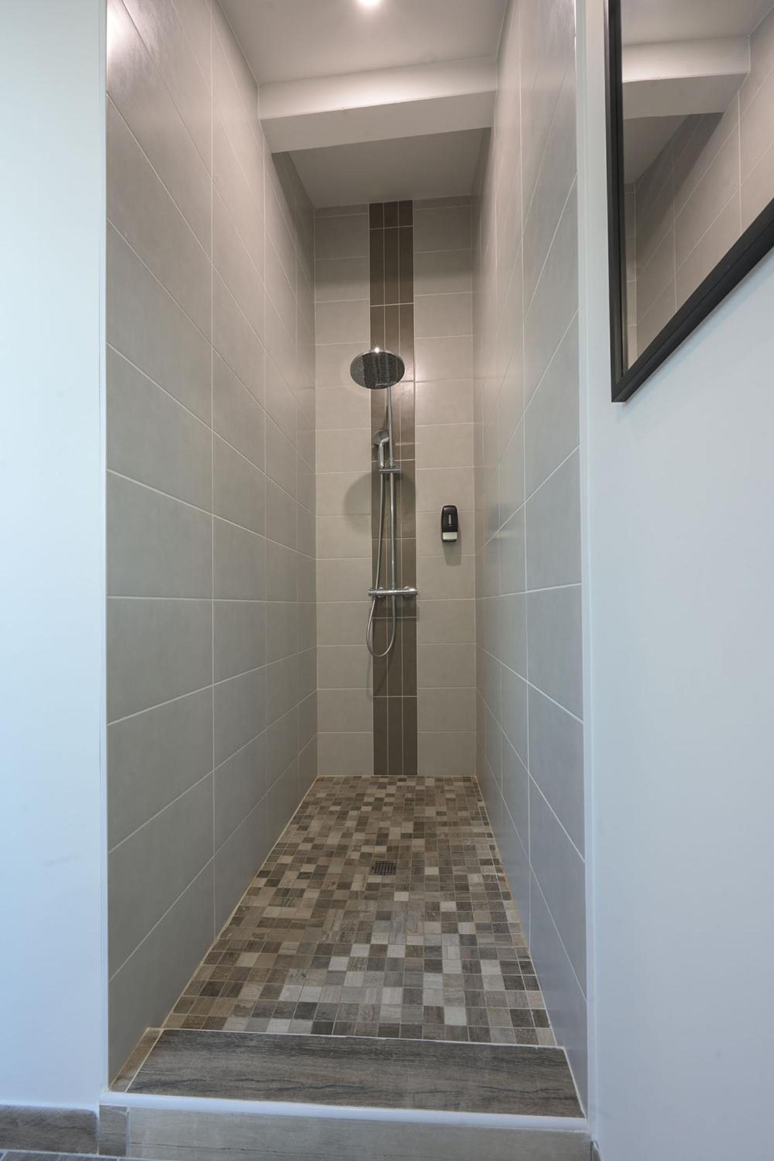 Suite - Photo 8