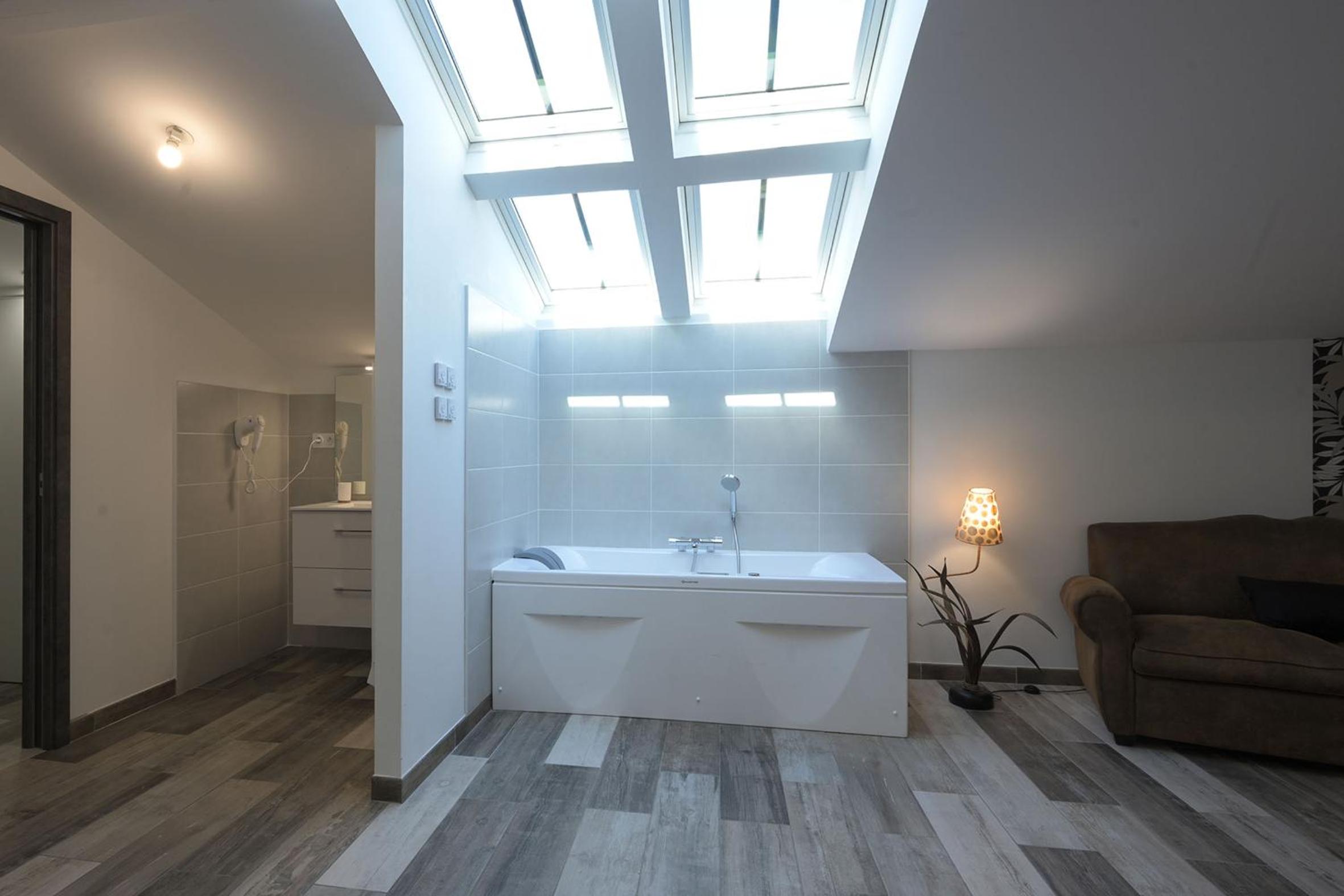 Suite - Photo 6
